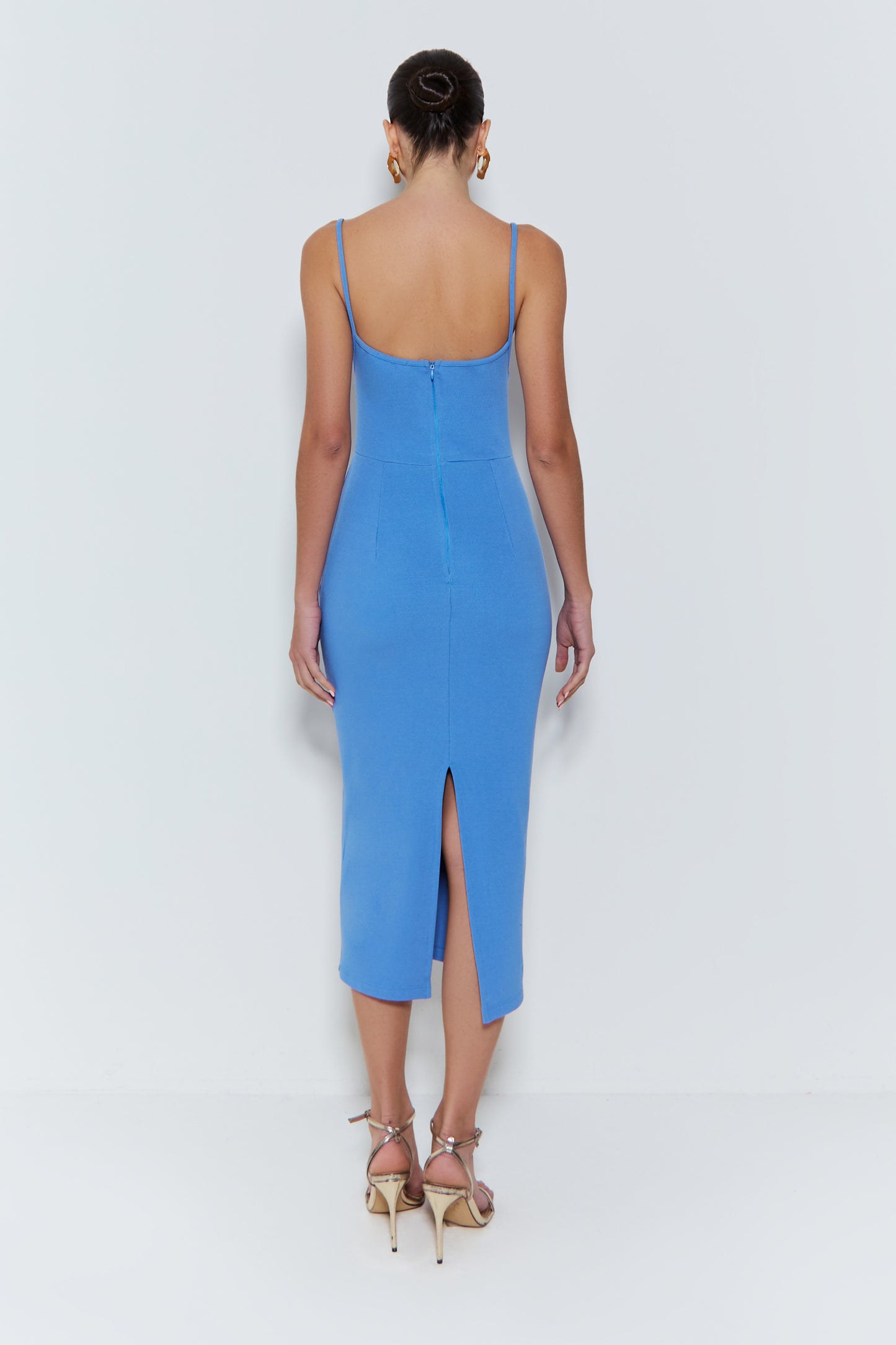 VESTIDO MIDI DE ALCA FINA E DECOTE RETO AZUL JEANS