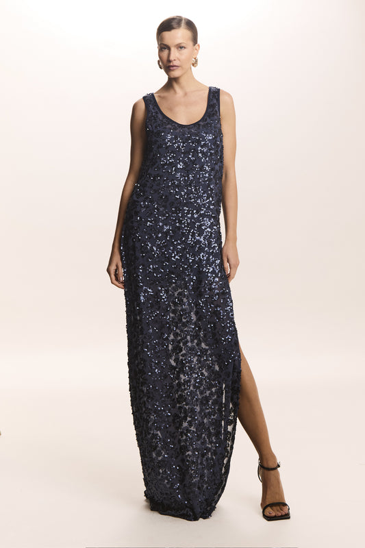 VESTIDO LONGO RETO COM FENDA LATERAL EM PAETE AZUL MARINHO