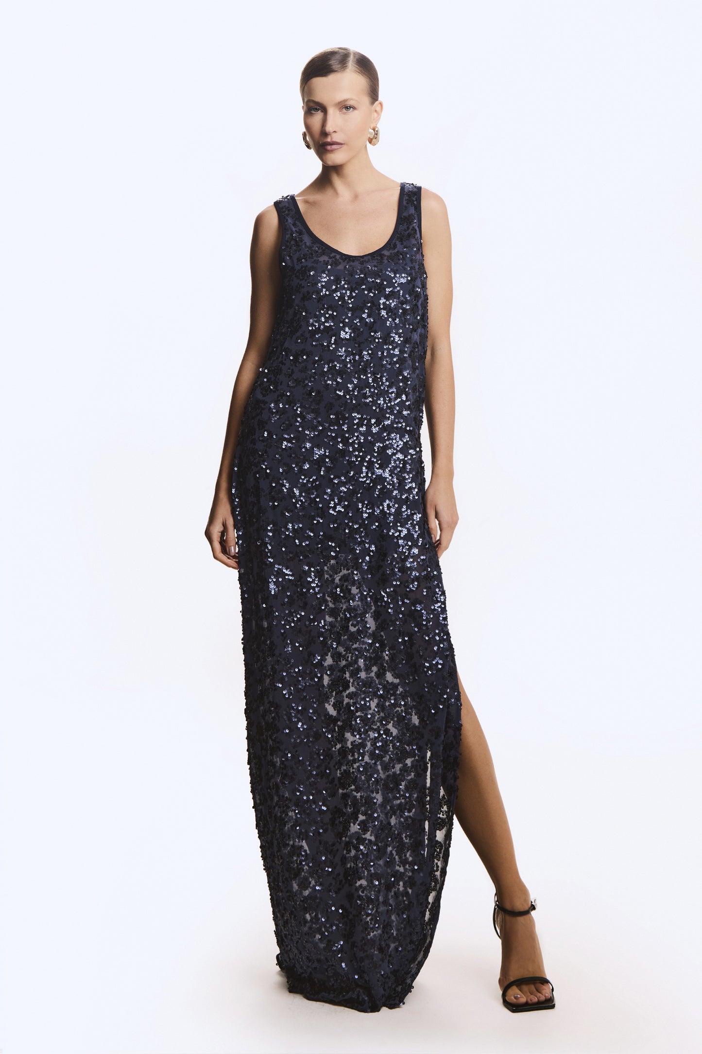 VESTIDO LONGO RETO COM FENDA LATERAL EM PAETE AZUL MARINHO