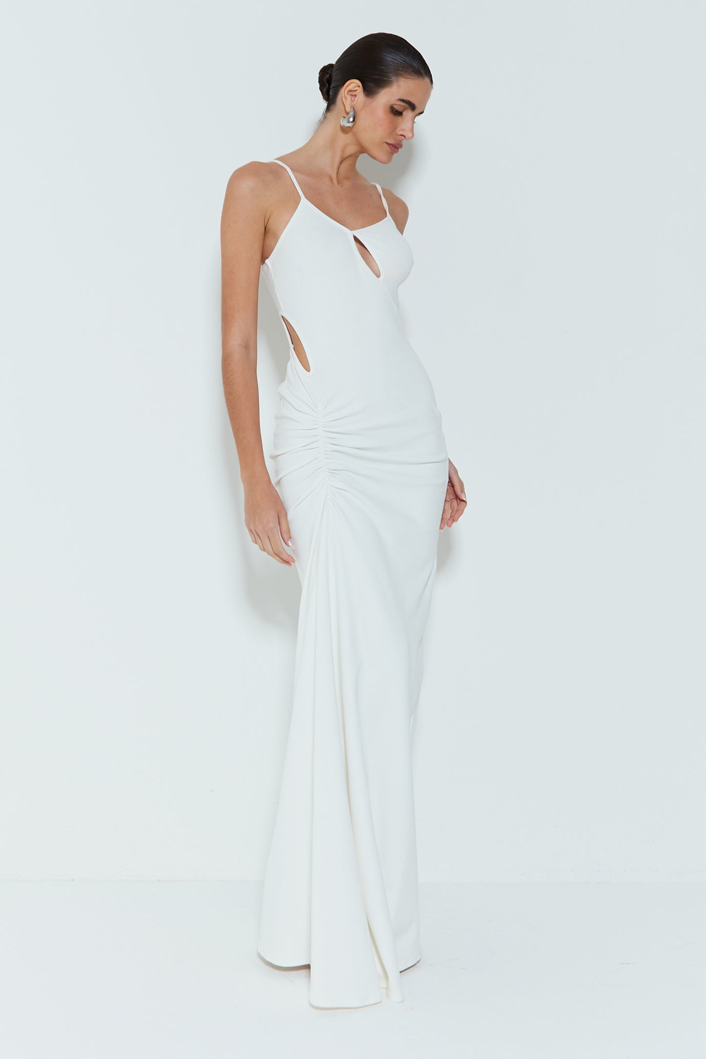 VESTIDO LONGO COM RECORTES E FRANZIDO FRONTAL OFF WHITE