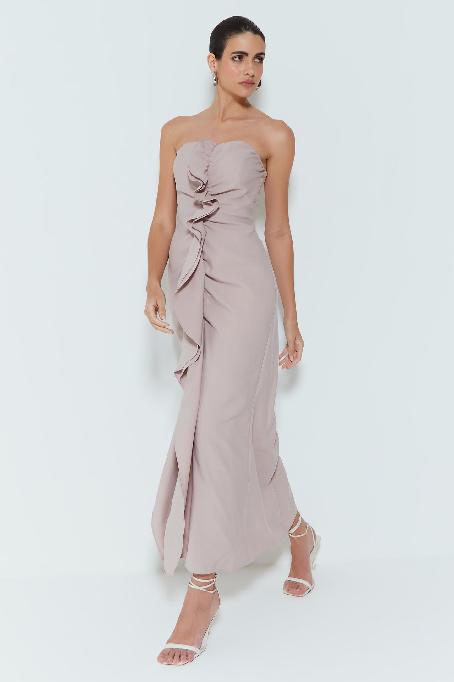 VESTIDO MIDI TOMARA QUE CAIA COM DETALHES BABADOS MOCA
