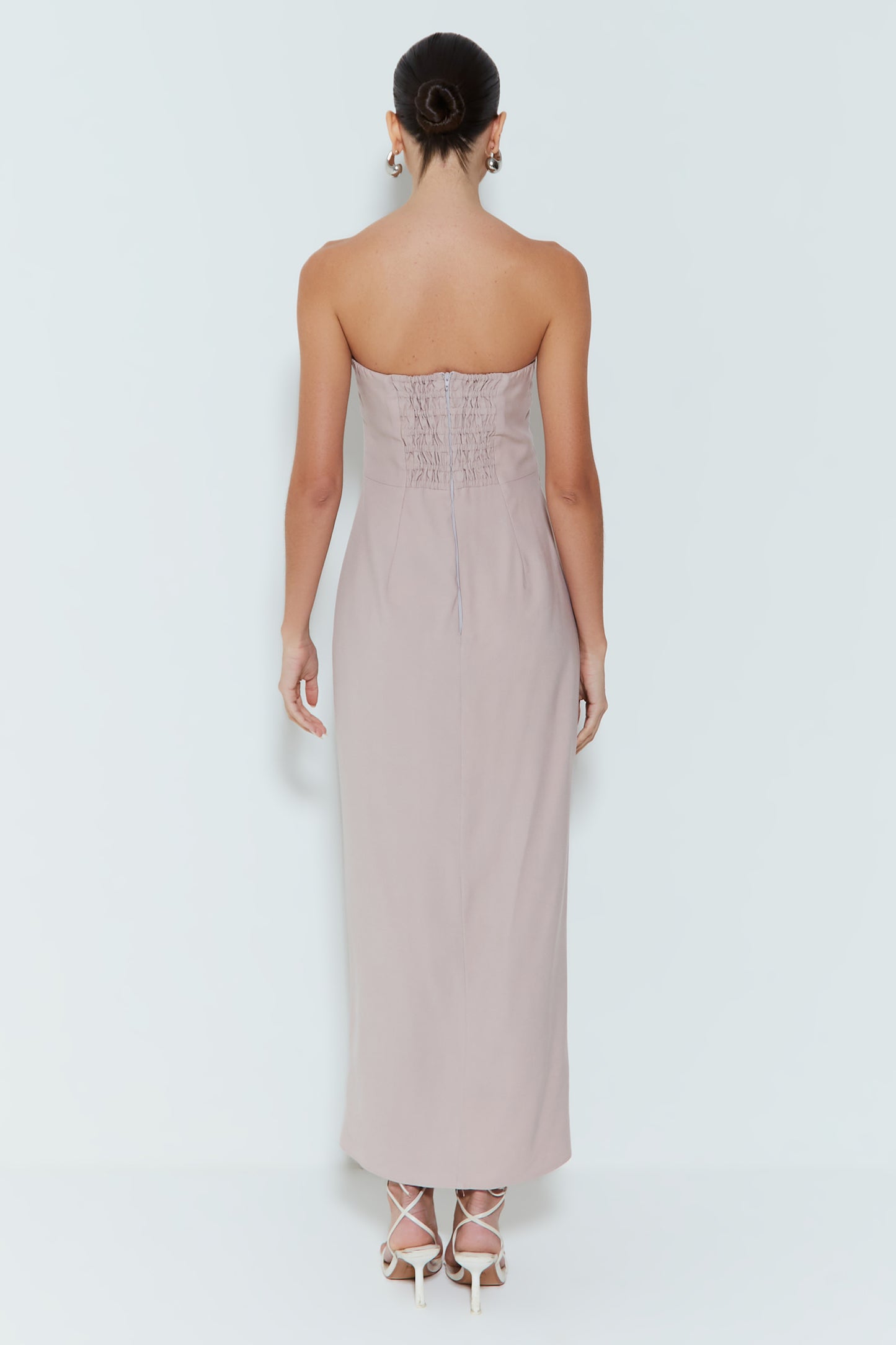 VESTIDO MIDI TOMARA QUE CAIA COM DETALHES BABADOS MOCA