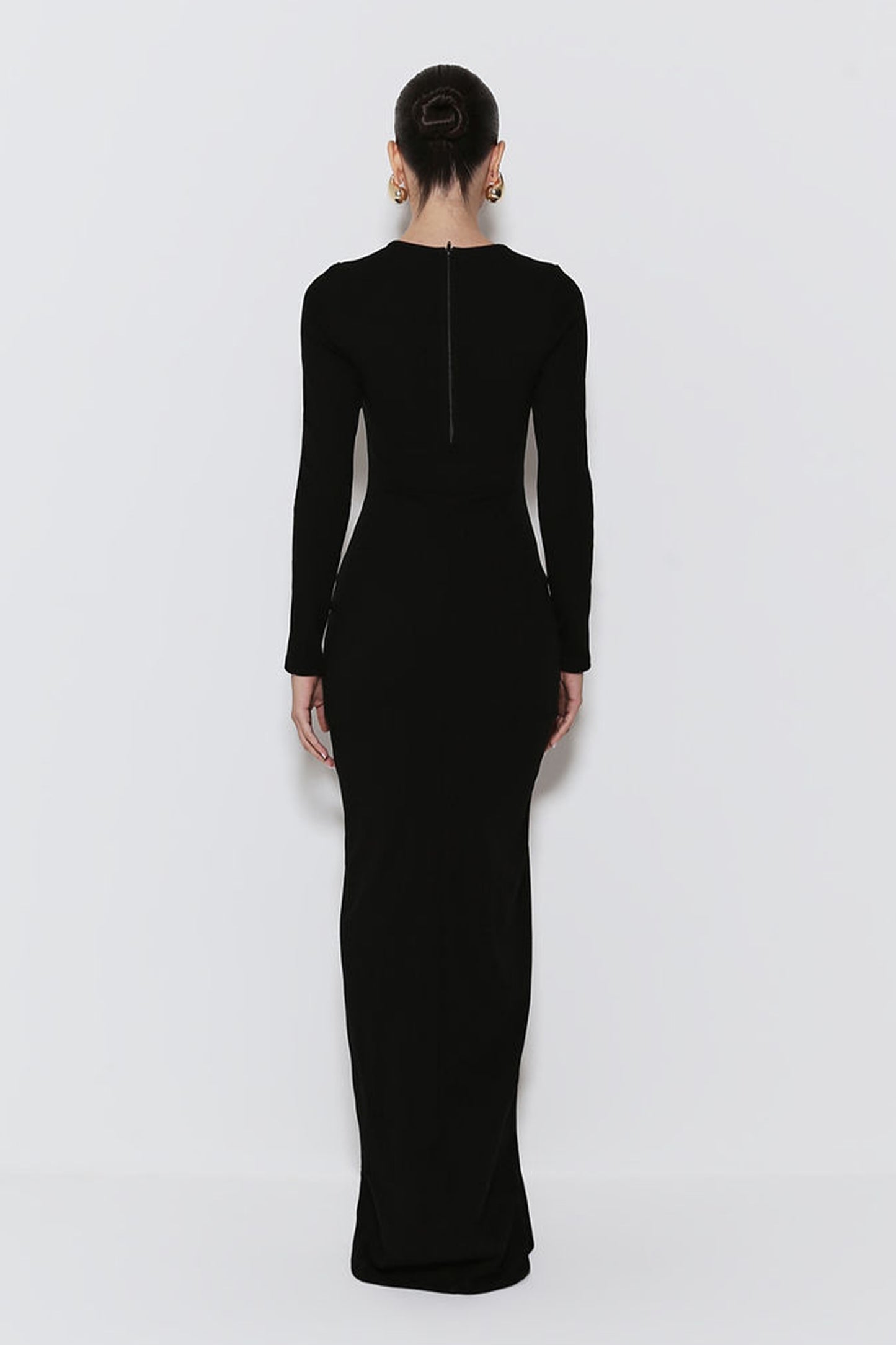 VESTIDO LONGO COM TORCAO LATERAL E ABERTURA DIAGONAL PRETO