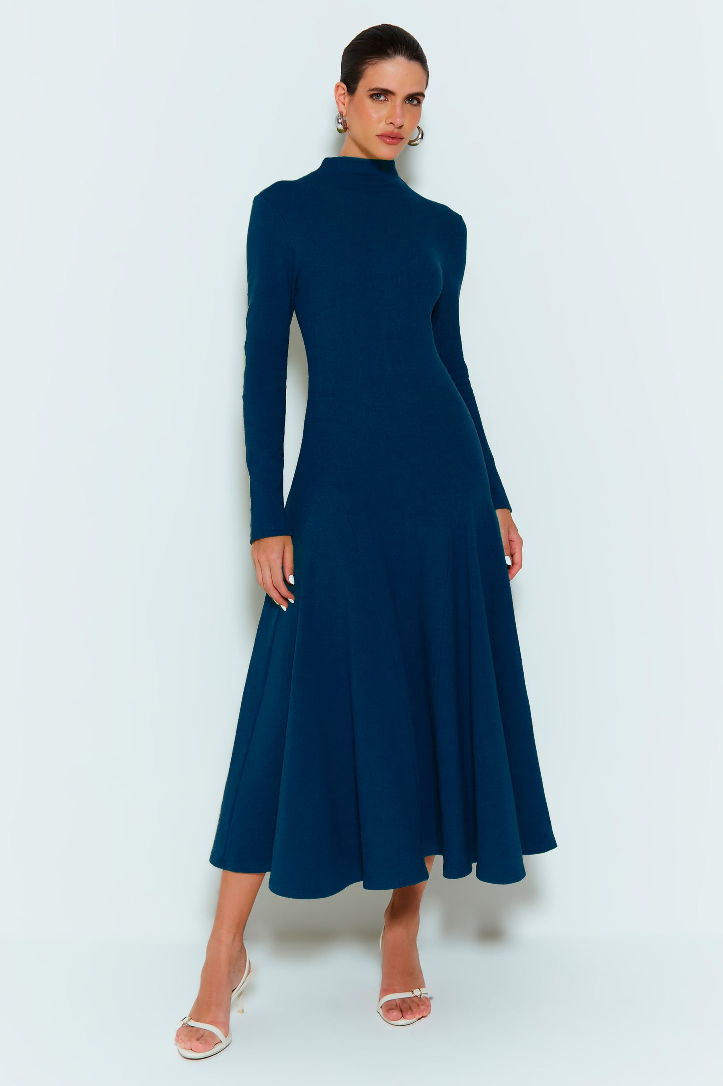 VESTIDO MIDI GOLA ALTA COM BARRA AMPLA AZUL MARINHO ESCURO