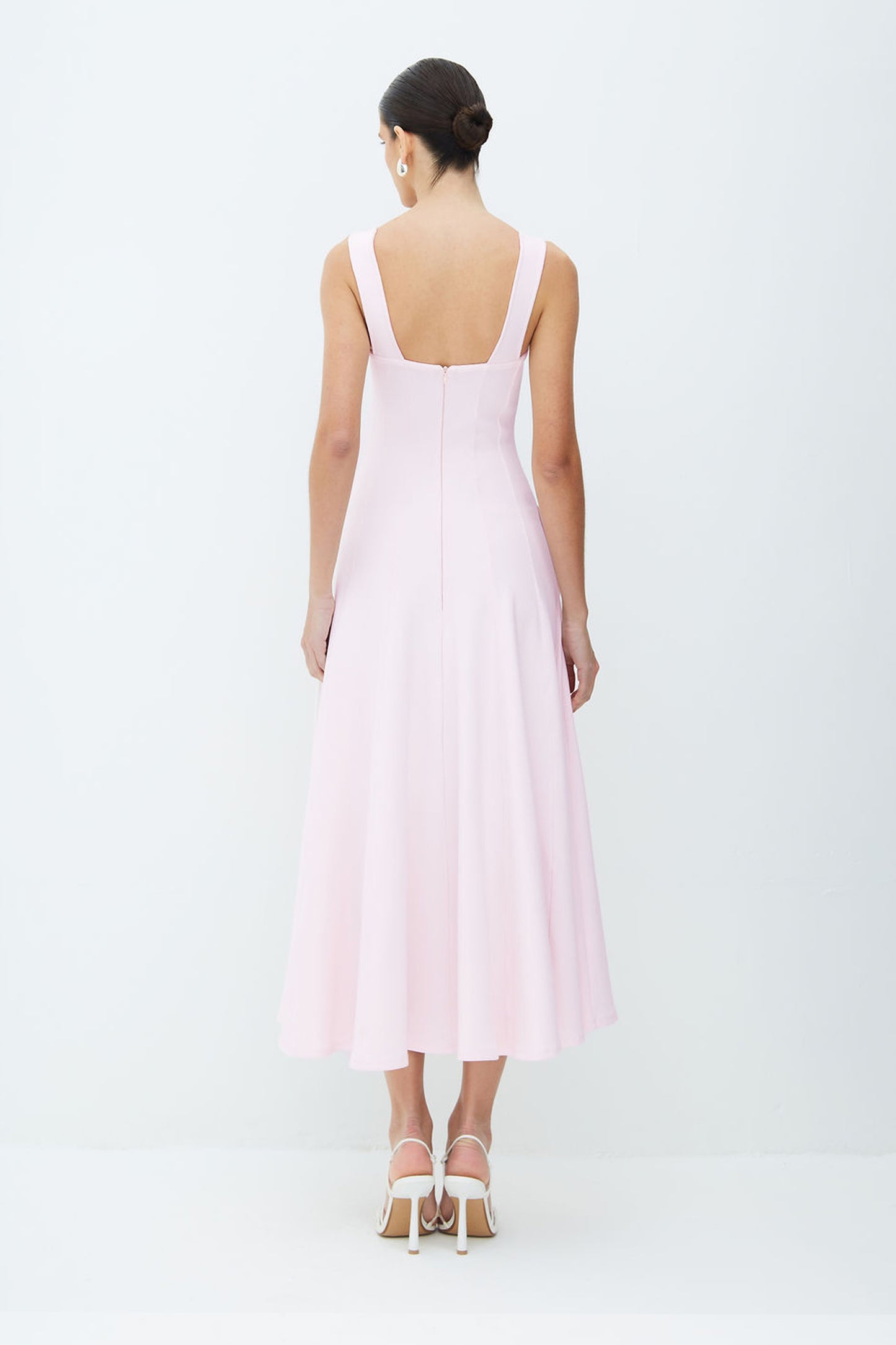 VESTIDO MIDI COM FRISOS ALCAS LARGAS E BARRA AMPLA ROSA CELESTIAL