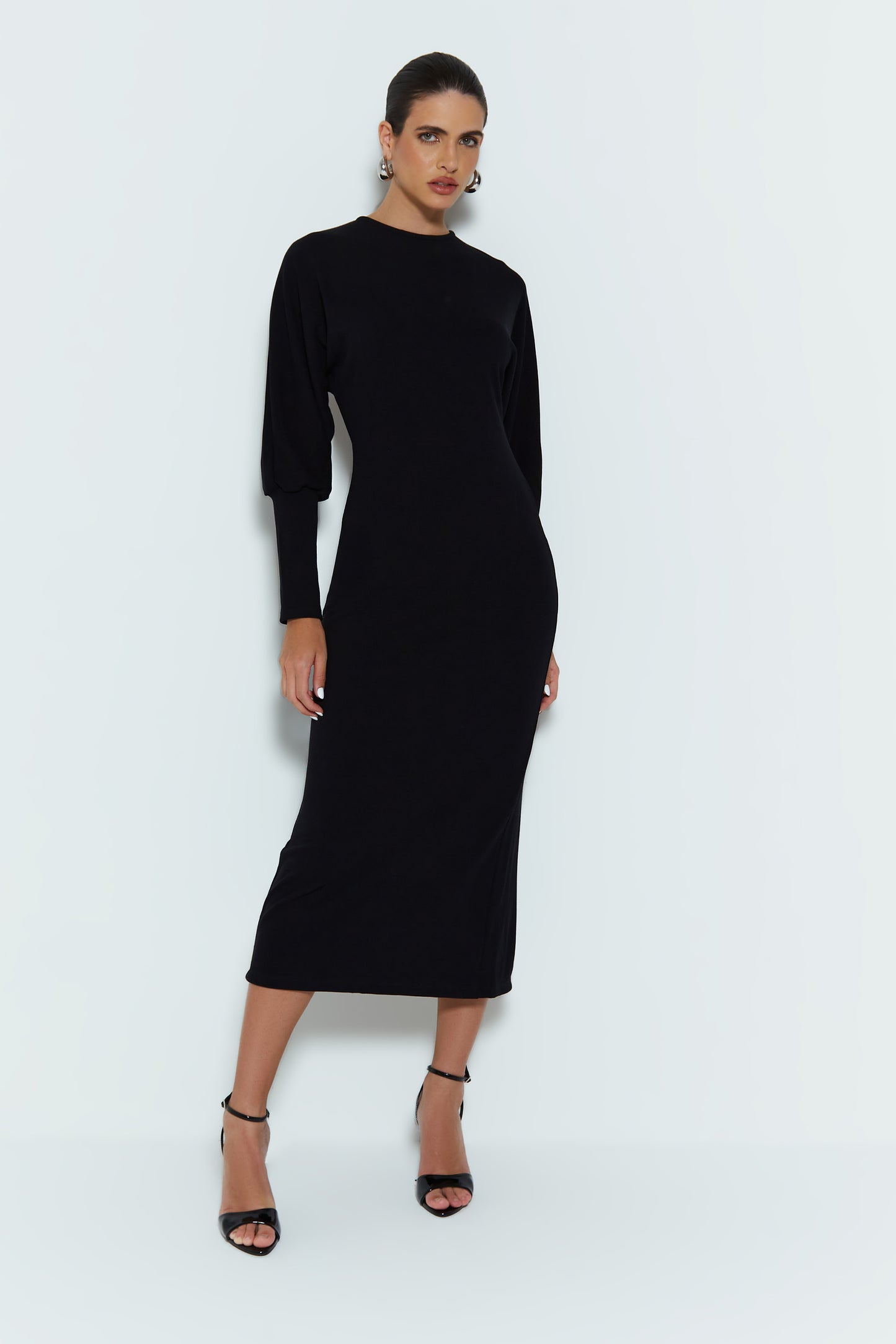 VESTIDO MIDI COM MANGA MORCEGO E ABERTURA COSTAS PRETO