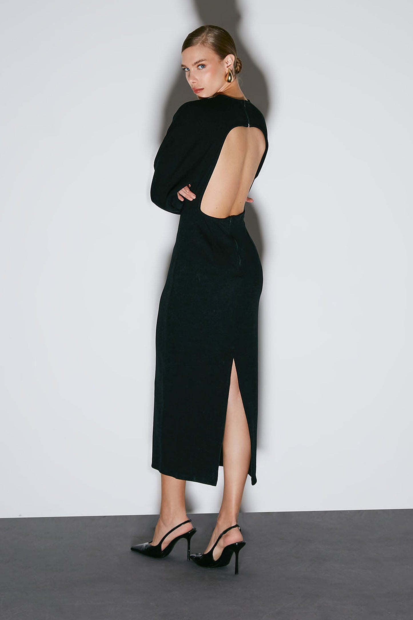 VESTIDO MIDI COM MANGA MORCEGO E ABERTURA COSTAS PRETO