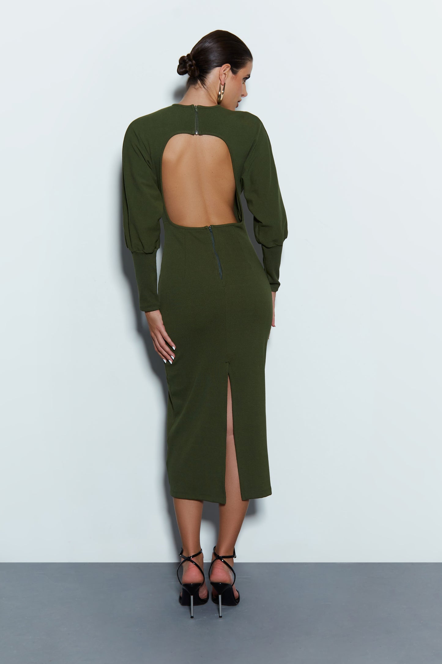 VESTIDO MIDI COM MANGA MORCEGO E ABERTURA COSTAS VERDE MILITAR