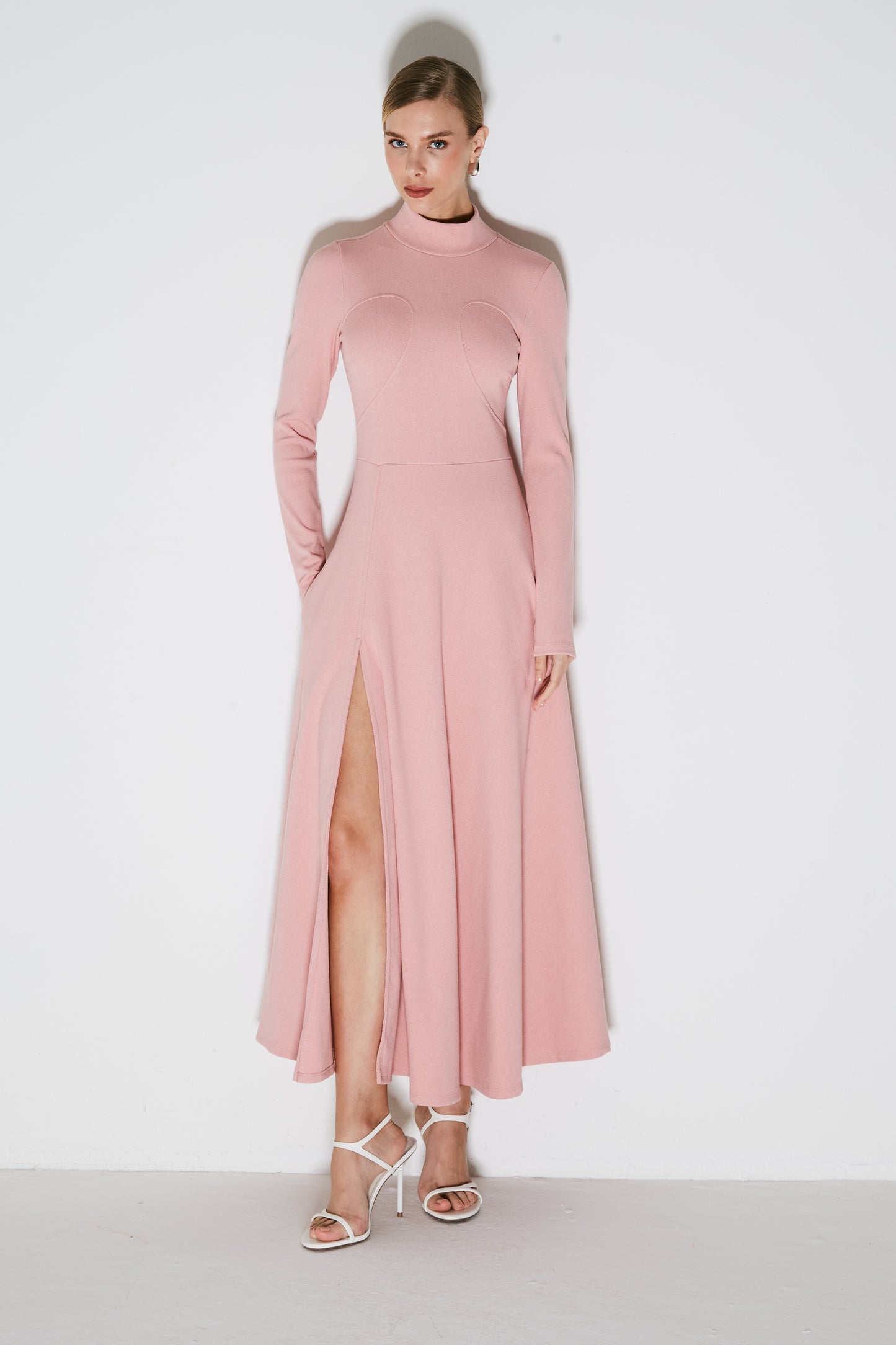 VESTIDO MIDI GOLA ALTA COM RECORTE NO BUSTO ROSA QUARTZO