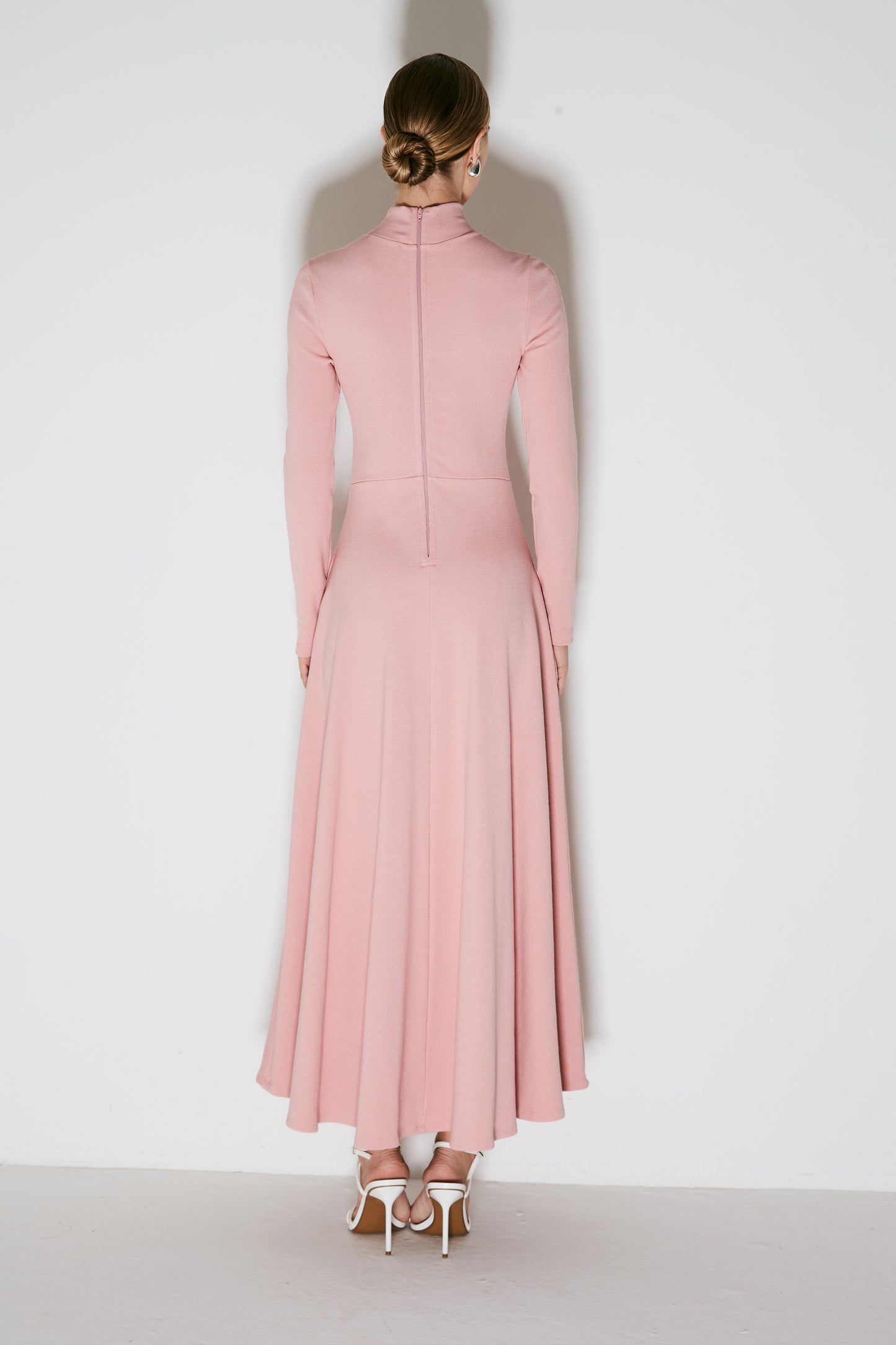 VESTIDO MIDI GOLA ALTA COM RECORTE NO BUSTO ROSA QUARTZO