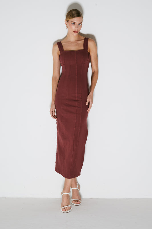 VESTIDO MIDI COM ALCAS LARGAS E RECORTES A FIO UVA