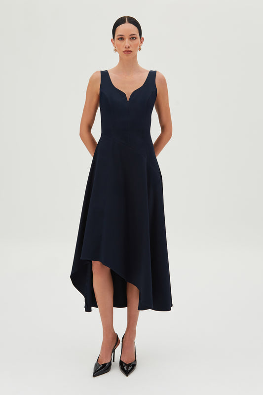 VESTIDO MIDI COM BARRA ASSIMETRA E RECORTE BUSTO AZUL MARINHO