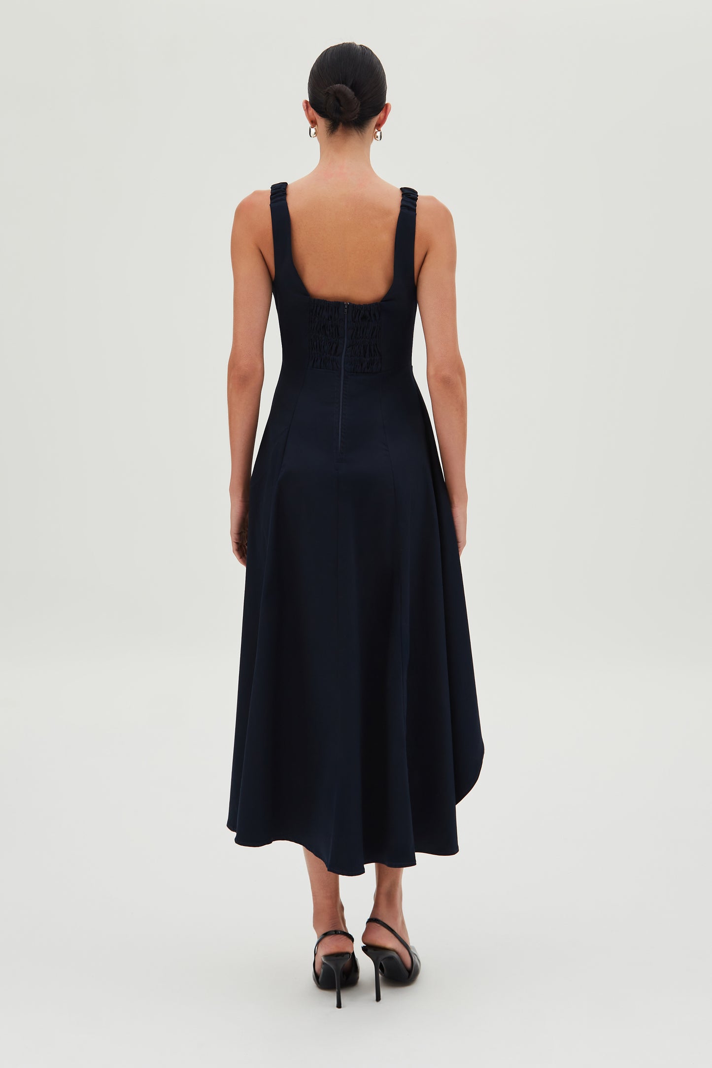 VESTIDO MIDI COM BARRA ASSIMETRA E RECORTE BUSTO AZUL MARINHO