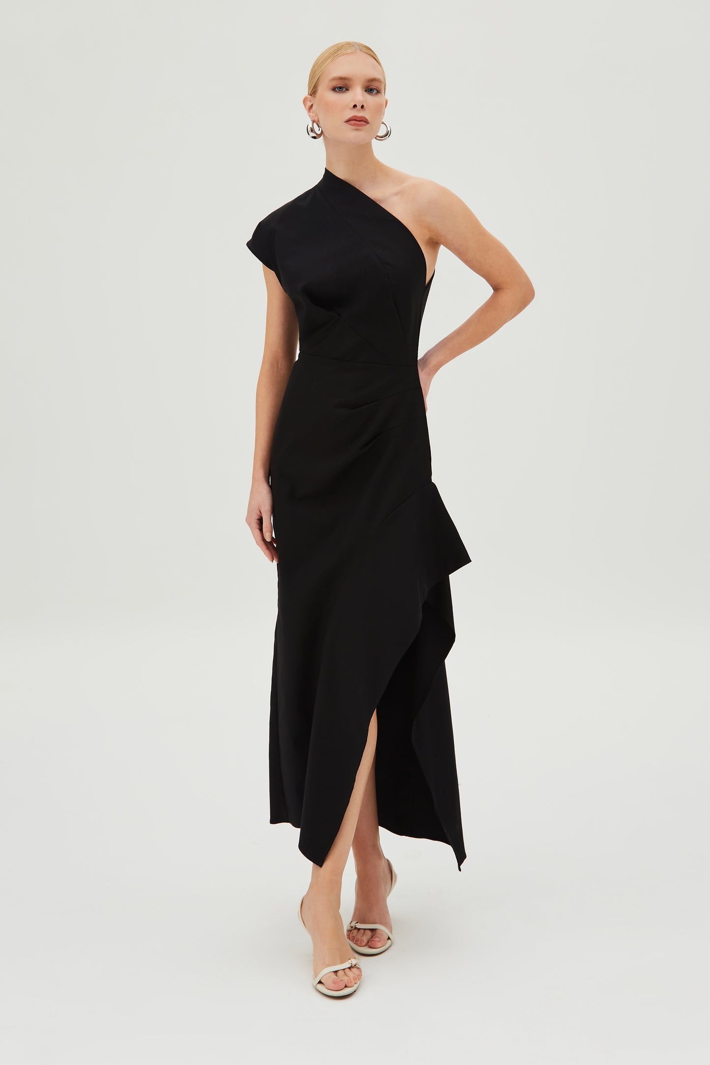 VESTIDO MIDI UM OMBRO SO COM DRAPEADOS LATERAL PRETO
