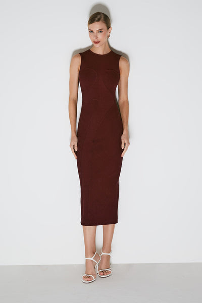 VESTIDO MIDI COM RECORTES ASSIMETRICOS E FENDA COSTAS VINHO