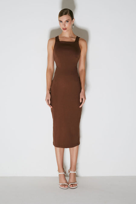 VESTIDO MIDI COM DETALHE EM TIRAS NAS COSTAS MARROM