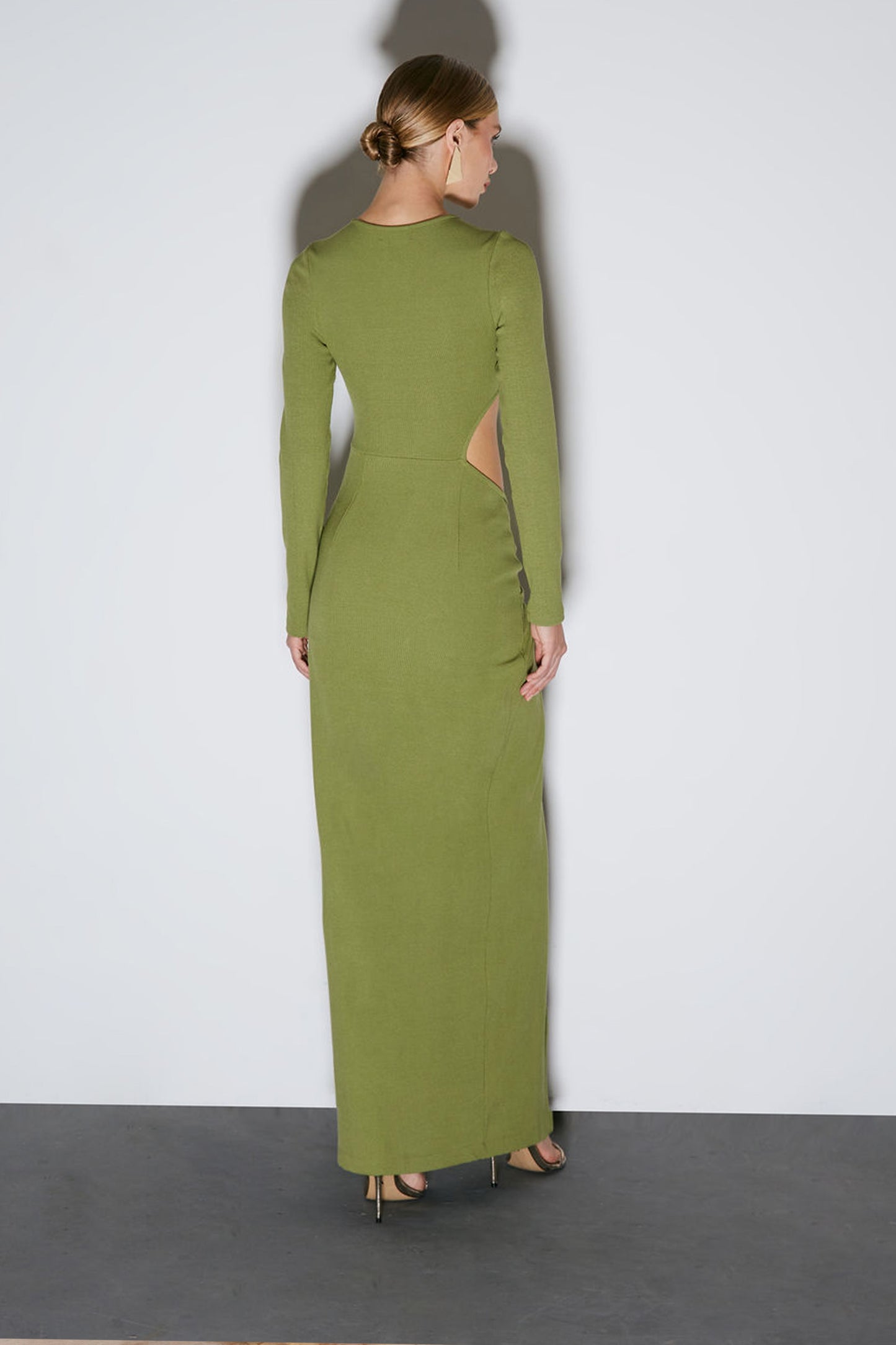 VESTIDO LONGO COM TORCAO E ABERTURA LATERAL VERDE MOSS