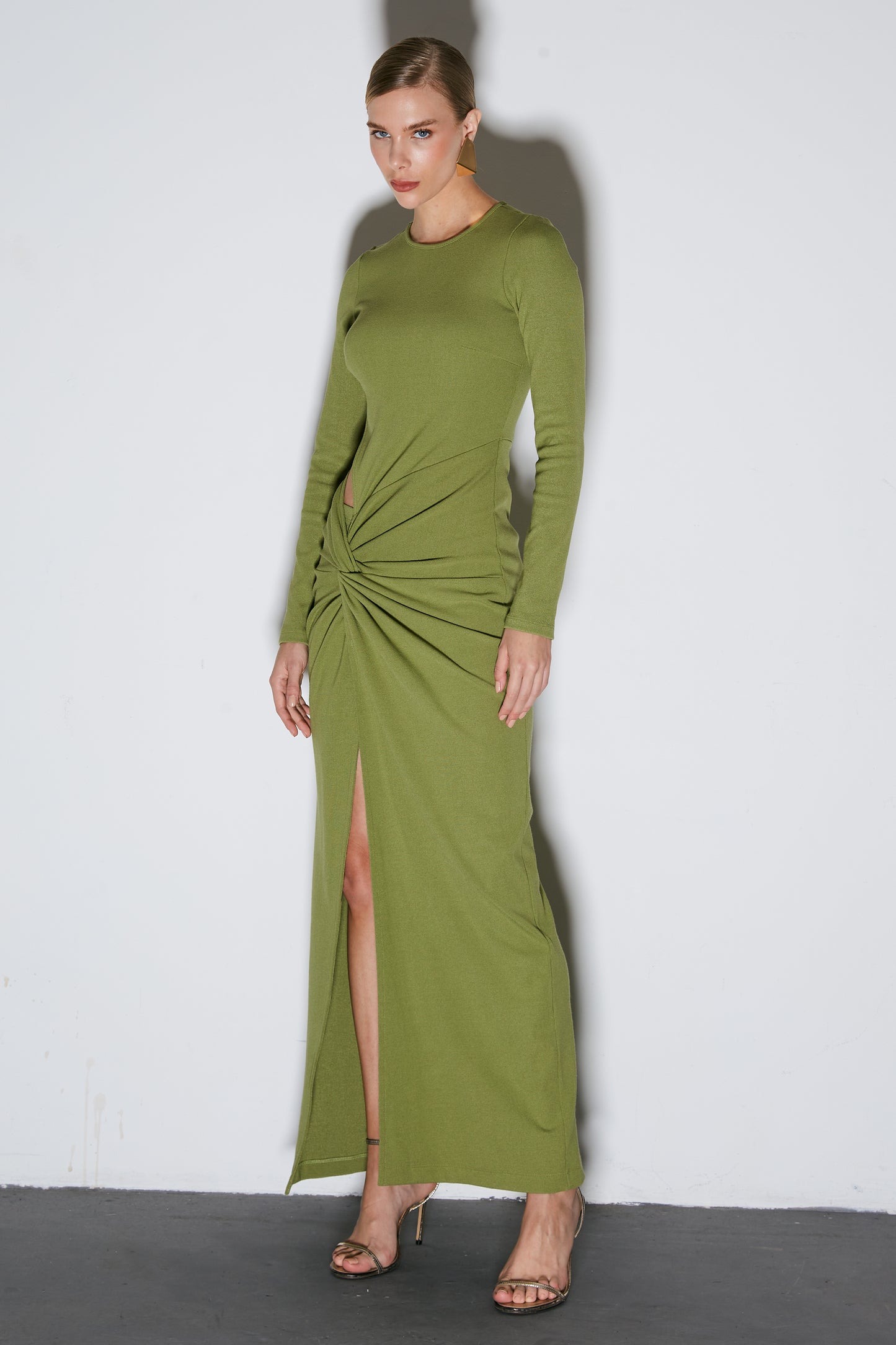 VESTIDO LONGO COM TORCAO E ABERTURA LATERAL VERDE MOSS