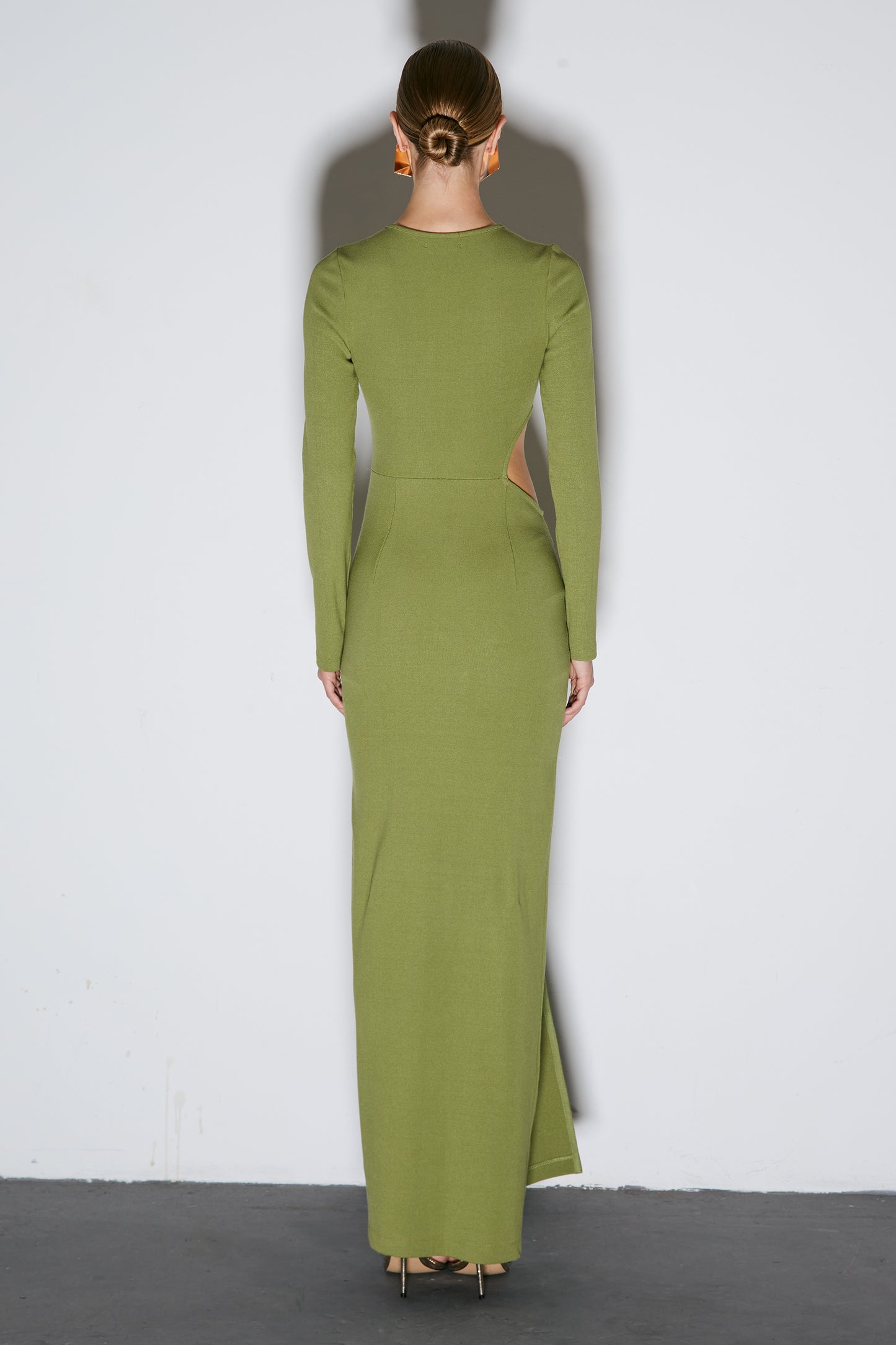 VESTIDO LONGO COM TORCAO E ABERTURA LATERAL VERDE MOSS