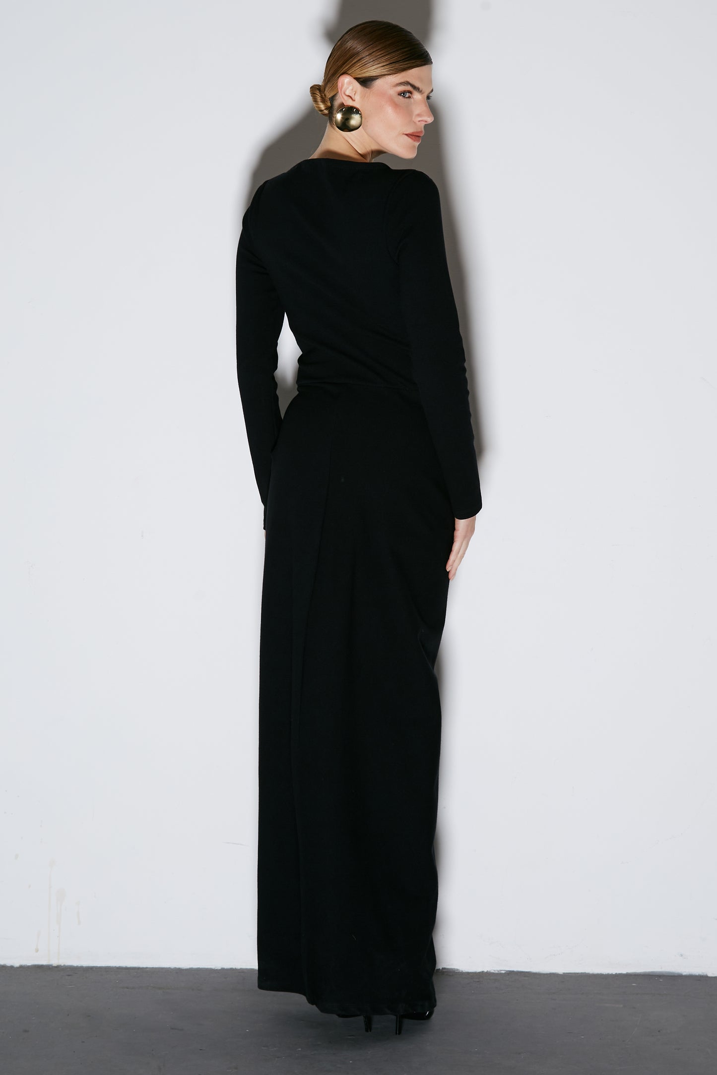 VESTIDO LONGO COM TORCAO FRONTAL E FRANZIDO OMBROS PRETO