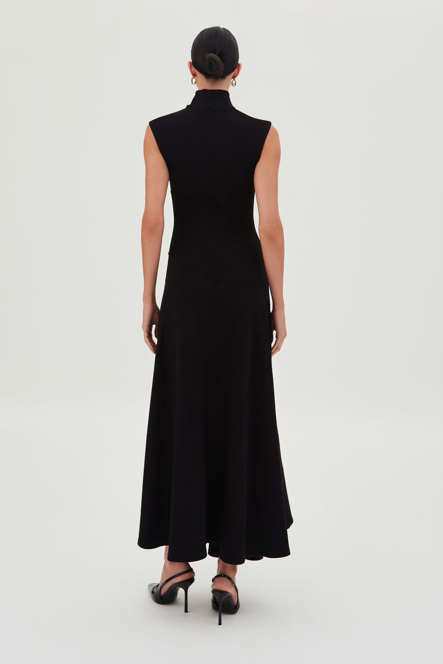 VESTIDO MIDI GOLA ALTA E FAIXA SOBREPOSTA PRETO