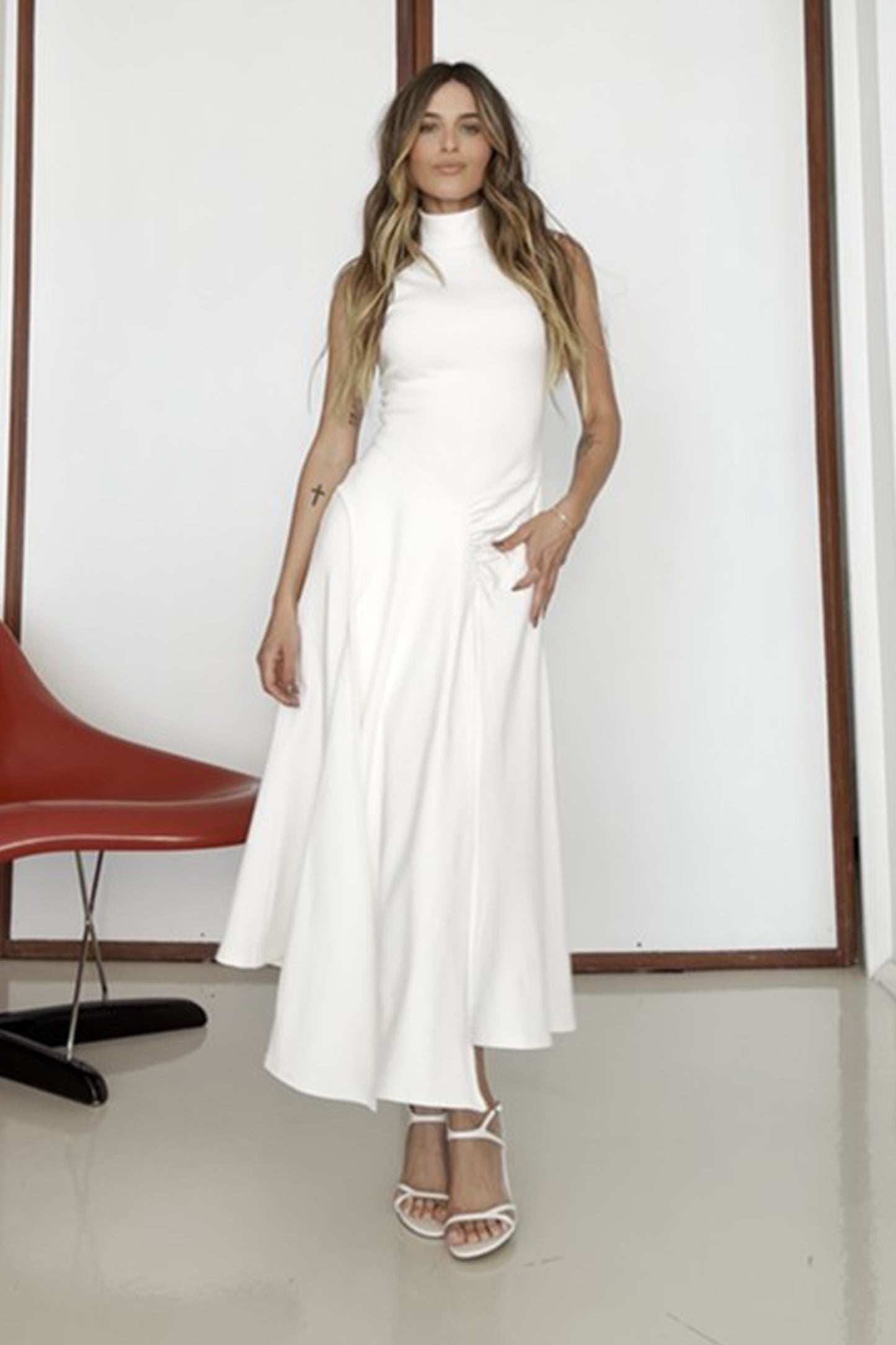 VESTIDO MIDI GOLA ALTA E FAIXA SOBREPOSTA OFF WHITE