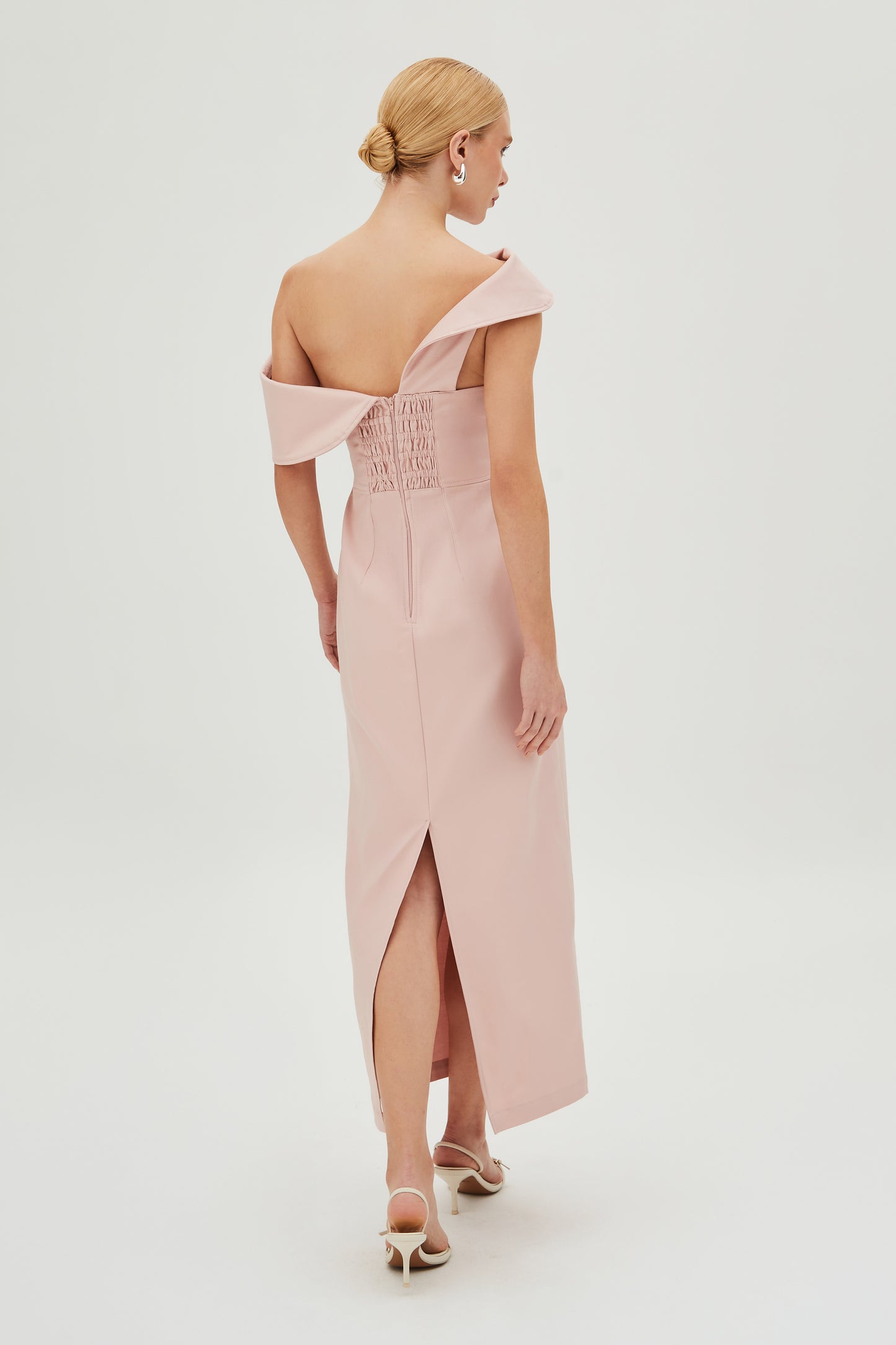 VESTIDO MIDI ESTRUTURADO COM DECOTE DIAGONAL ROSE