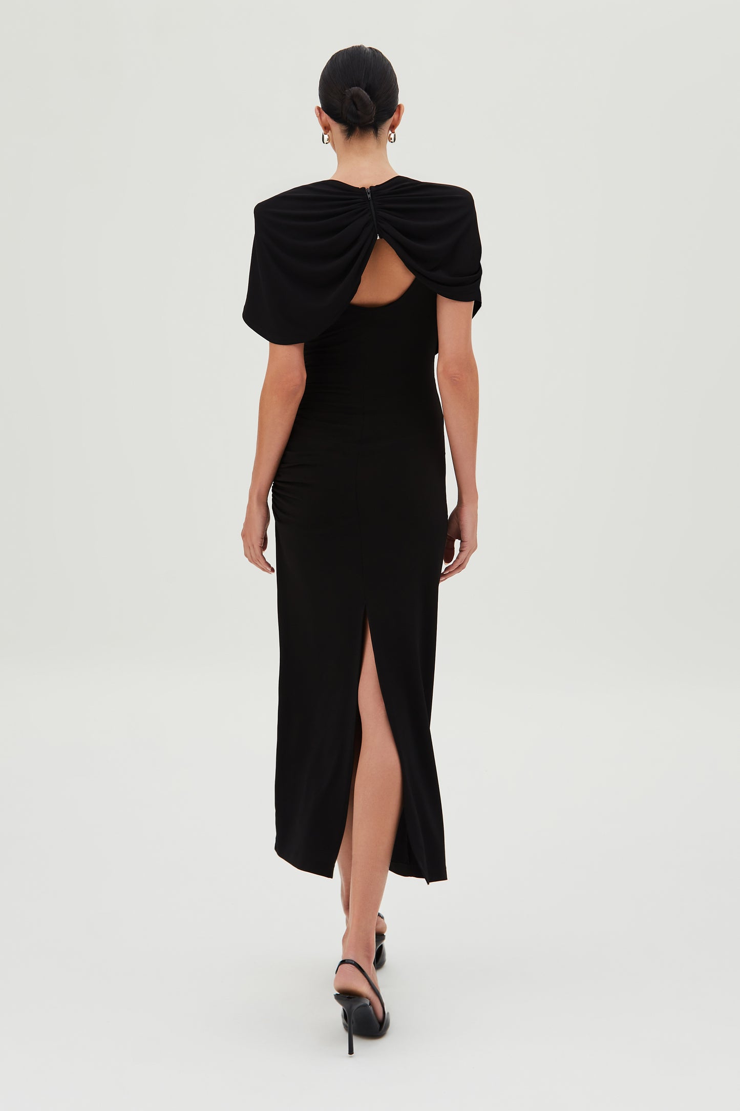 VESTIDO MIDI COM SOBREPOSICAO E ABERTURA COSTAS PRETO