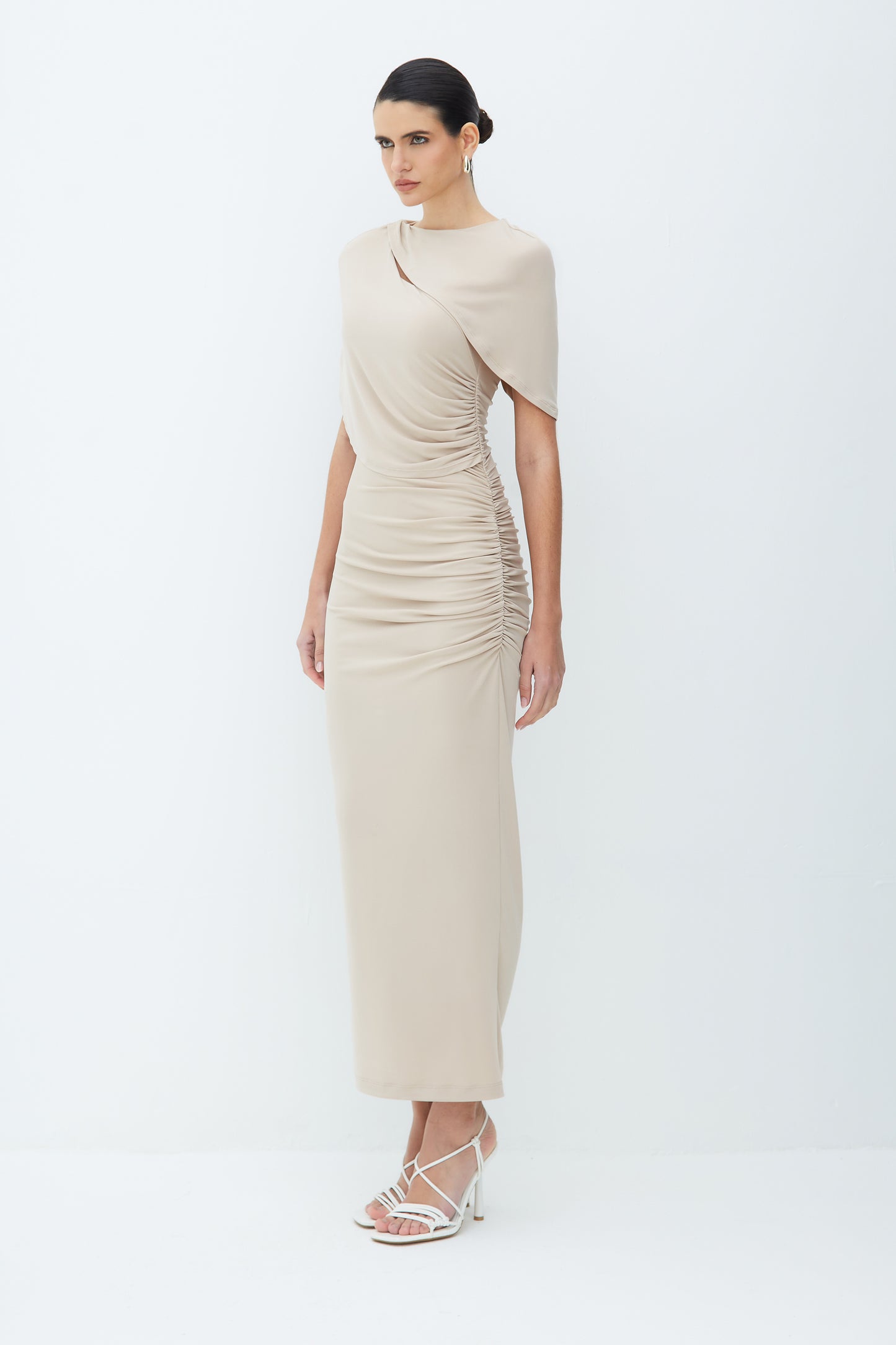 VESTIDO MIDI COM SOBREPOSICAO E ABERTURA COSTAS KAKI CLARO