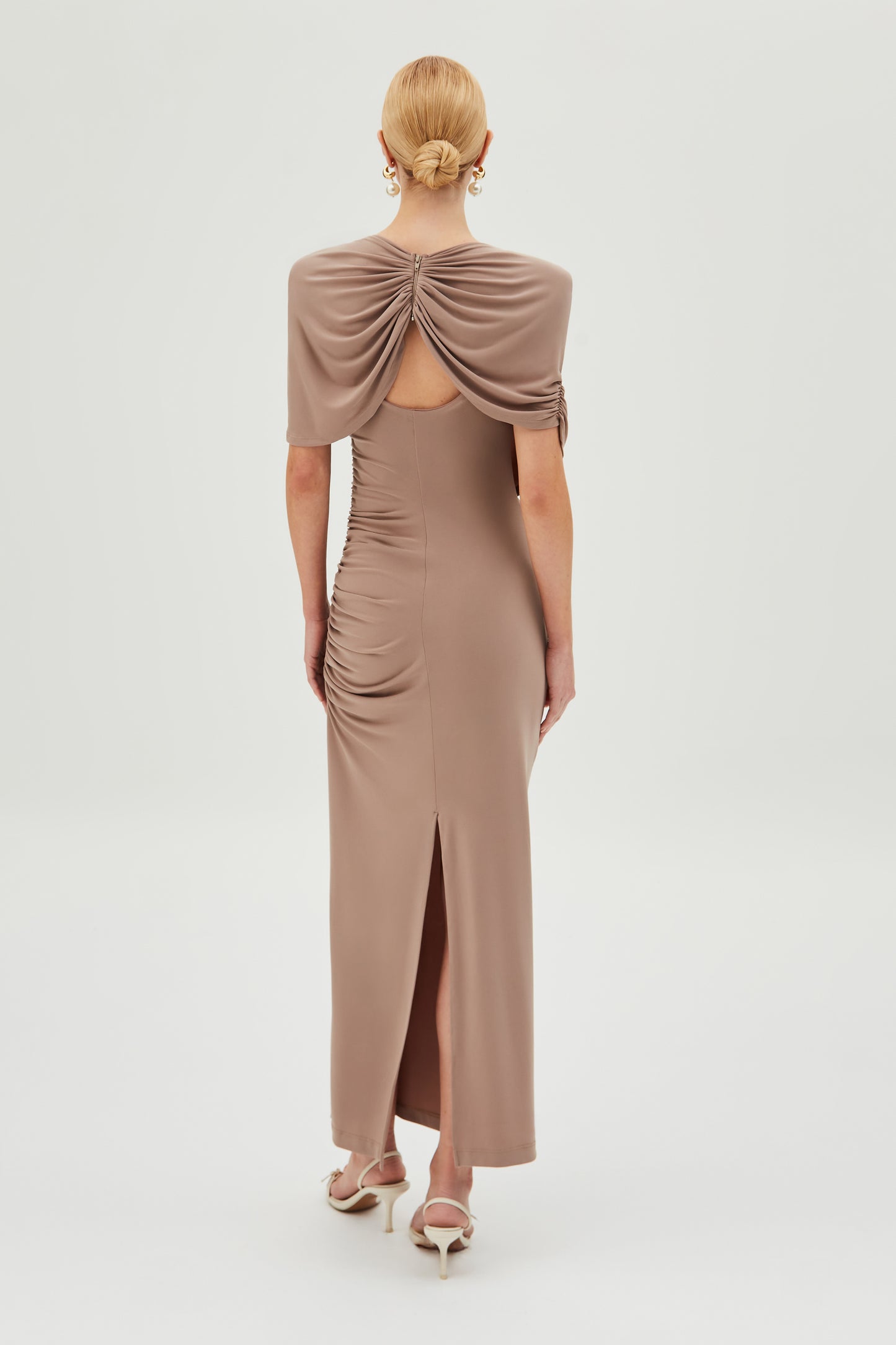 VESTIDO MIDI COM SOBREPOSICAO E ABERTURA COSTAS KAKI