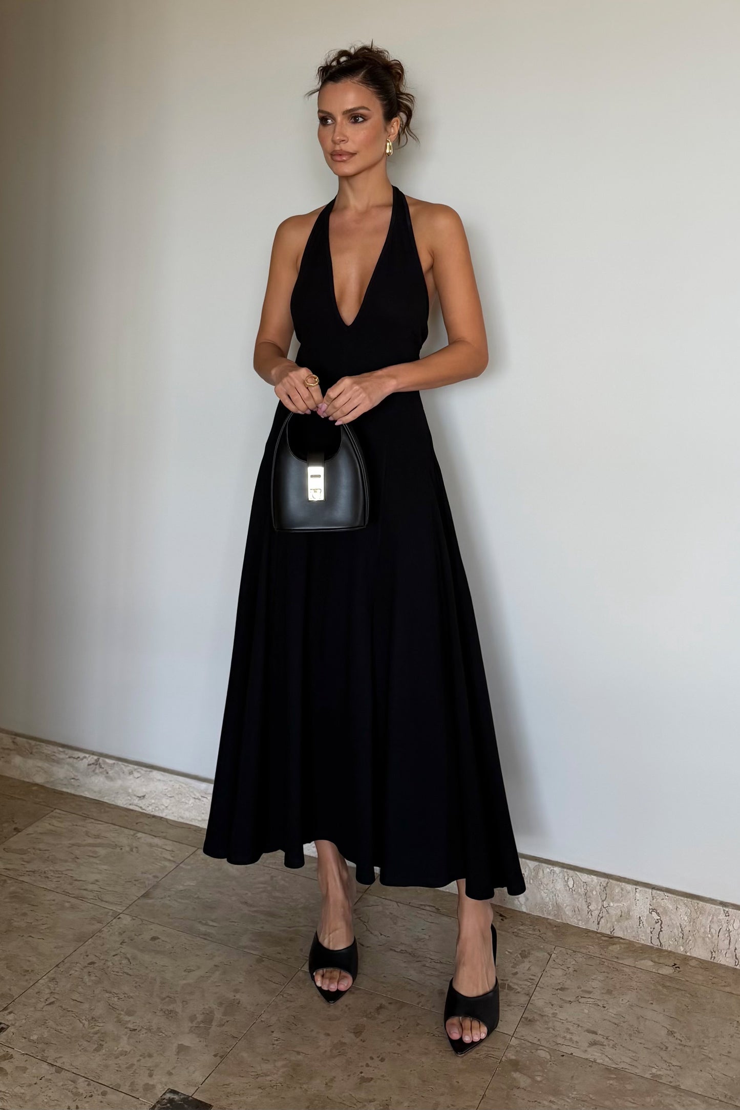 VESTIDO MIDI FRENTE UNICA DECOTE V SAIA AMPLA PRETO