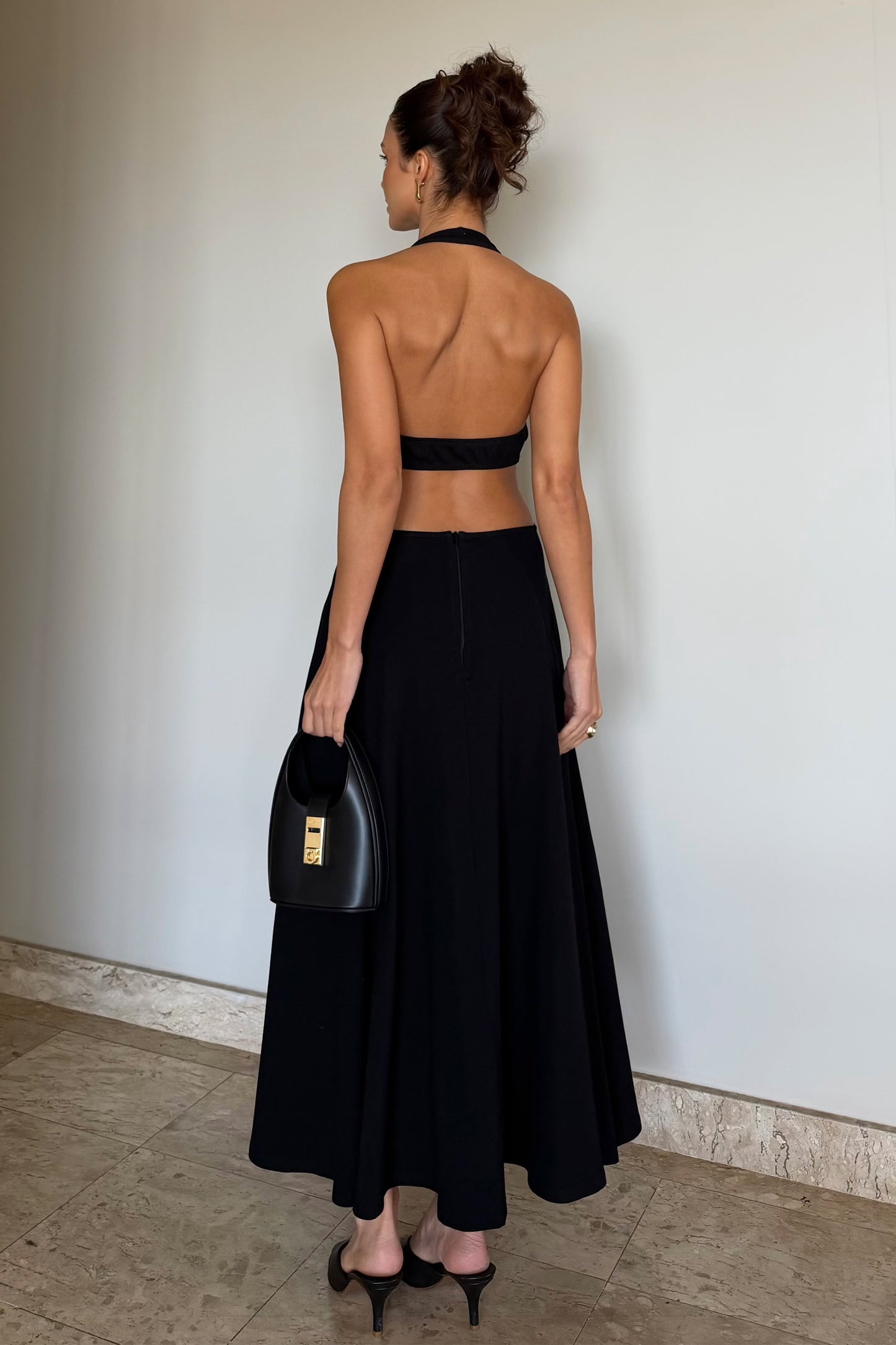 VESTIDO MIDI FRENTE UNICA DECOTE V SAIA AMPLA PRETO