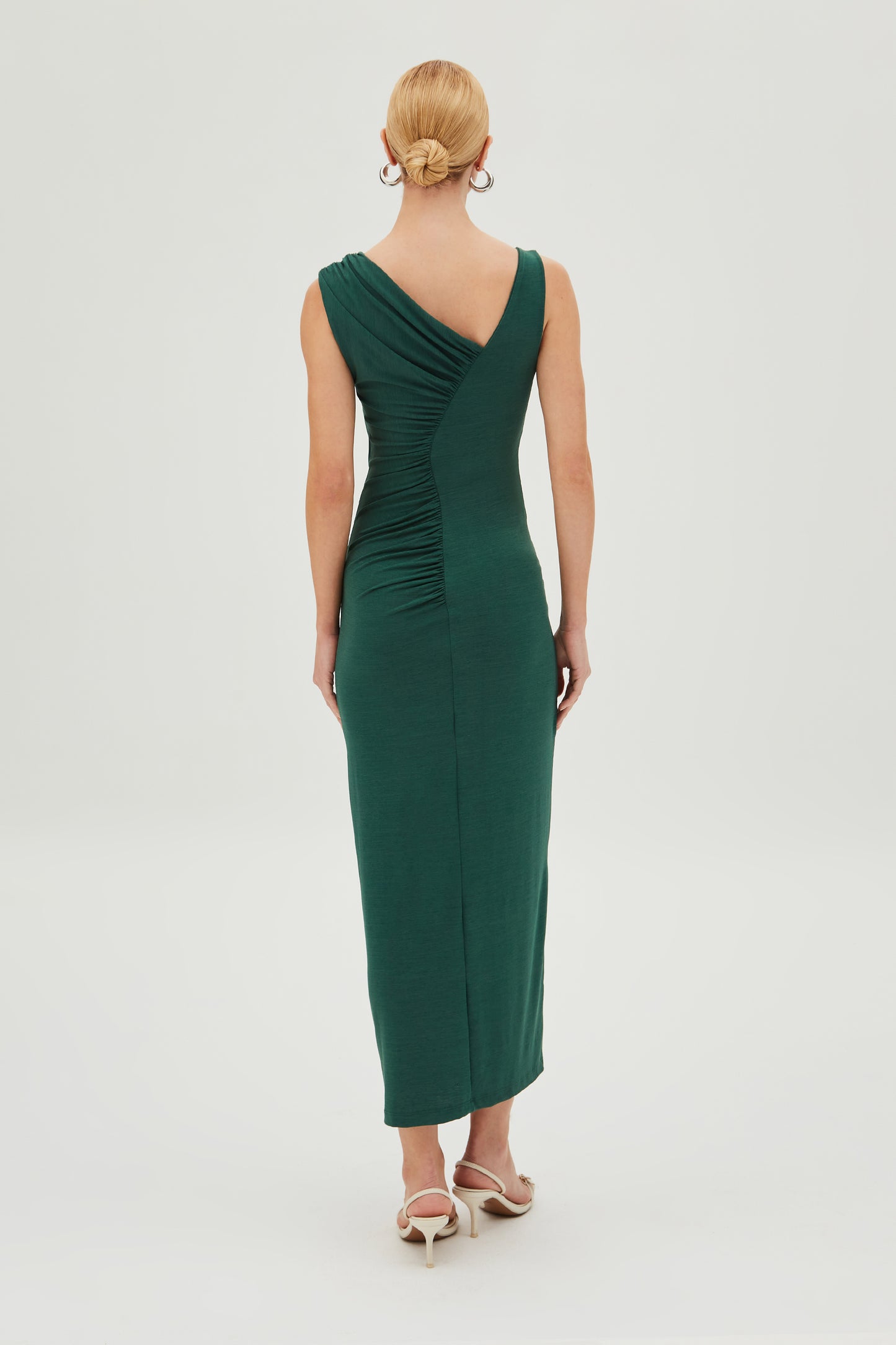 VESTIDO MIDI DECOTE ASSIMETRICO E FRANZIDOS VERDE