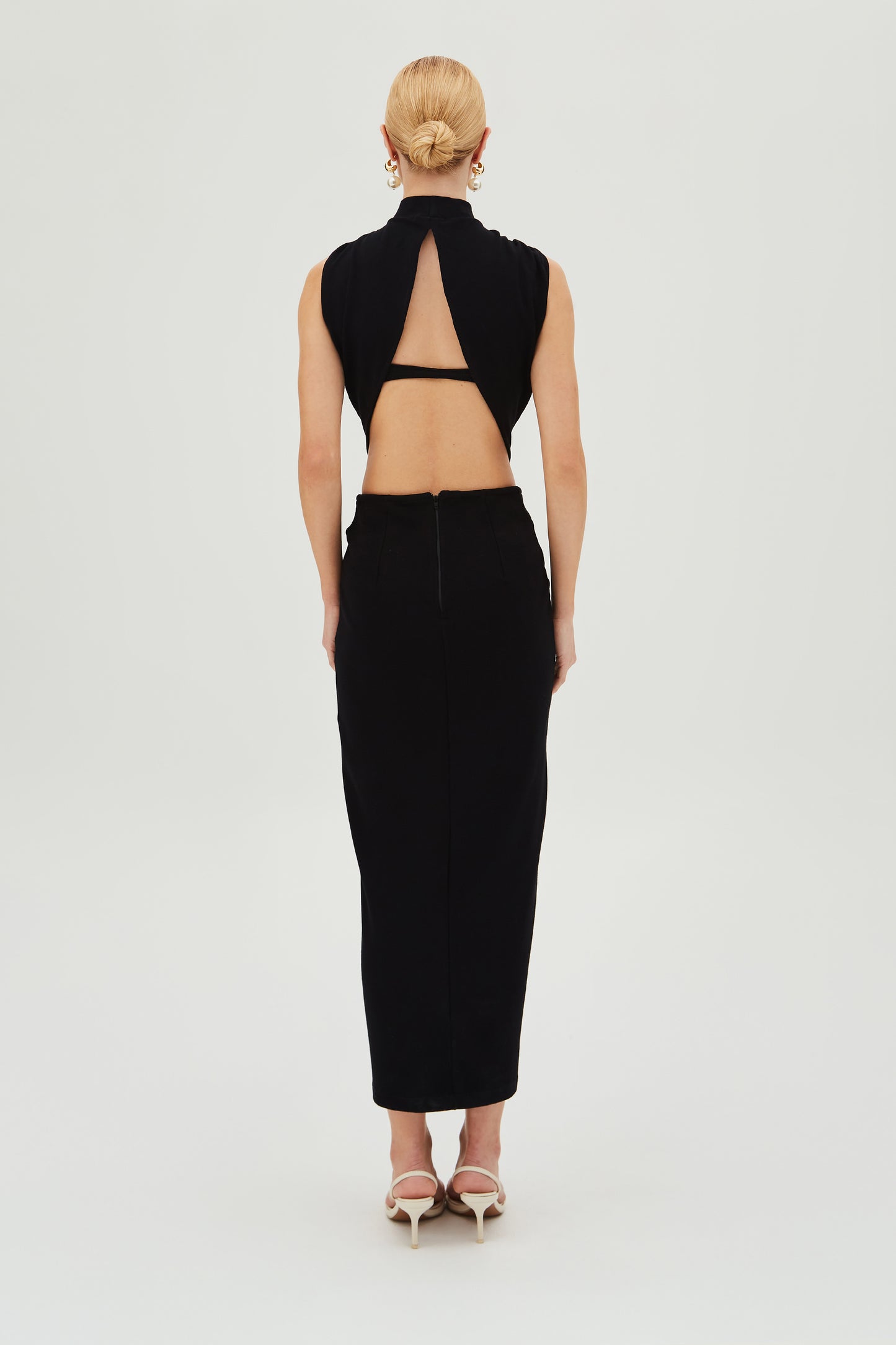 VESTIDO MIDI COM TORCAO FRONTAL E ABERTURA COSTAS PRETO
