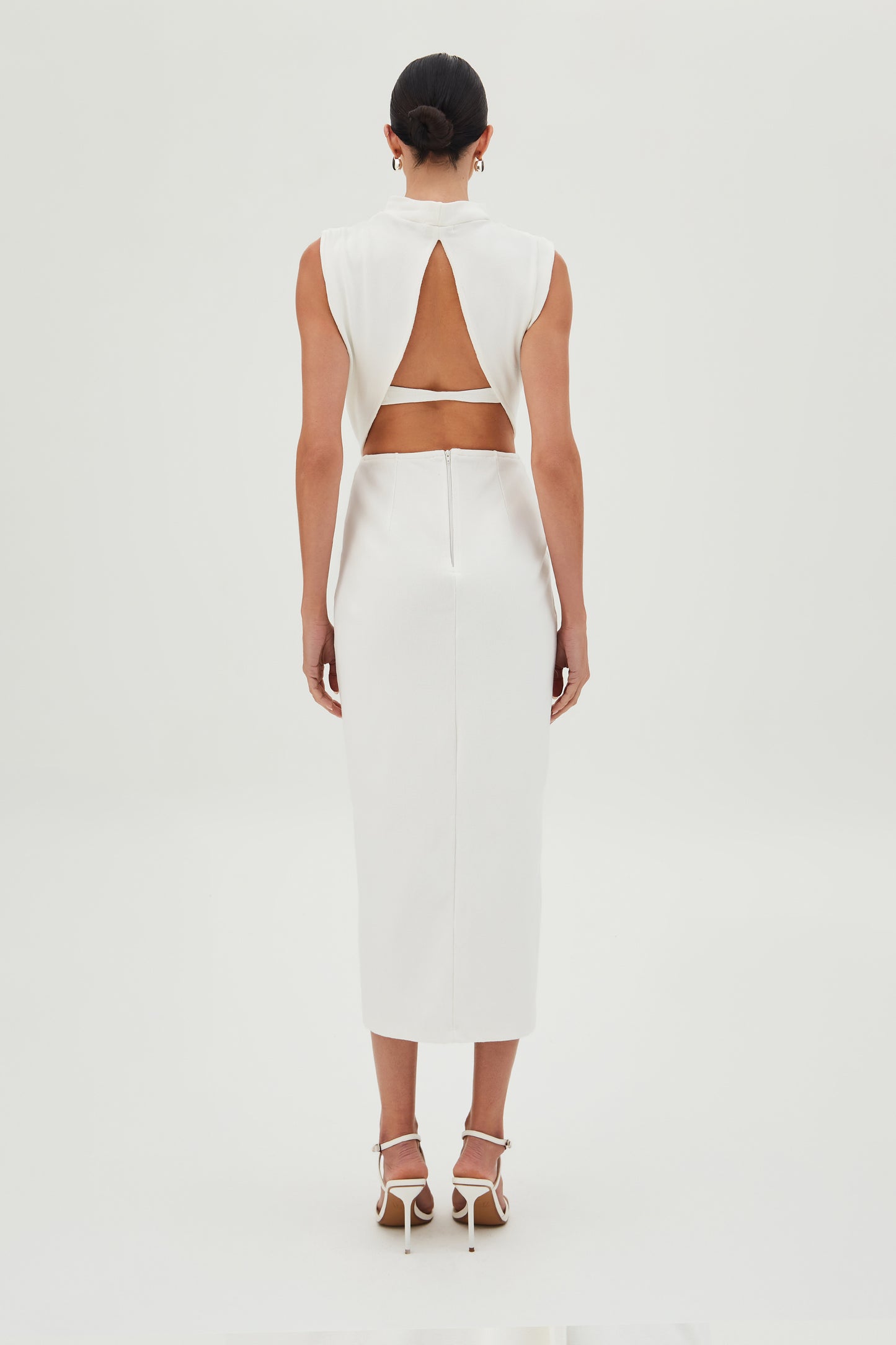 VESTIDO MIDI COM TORCAO FRONTAL E ABERTURA COSTAS OFF WHITE