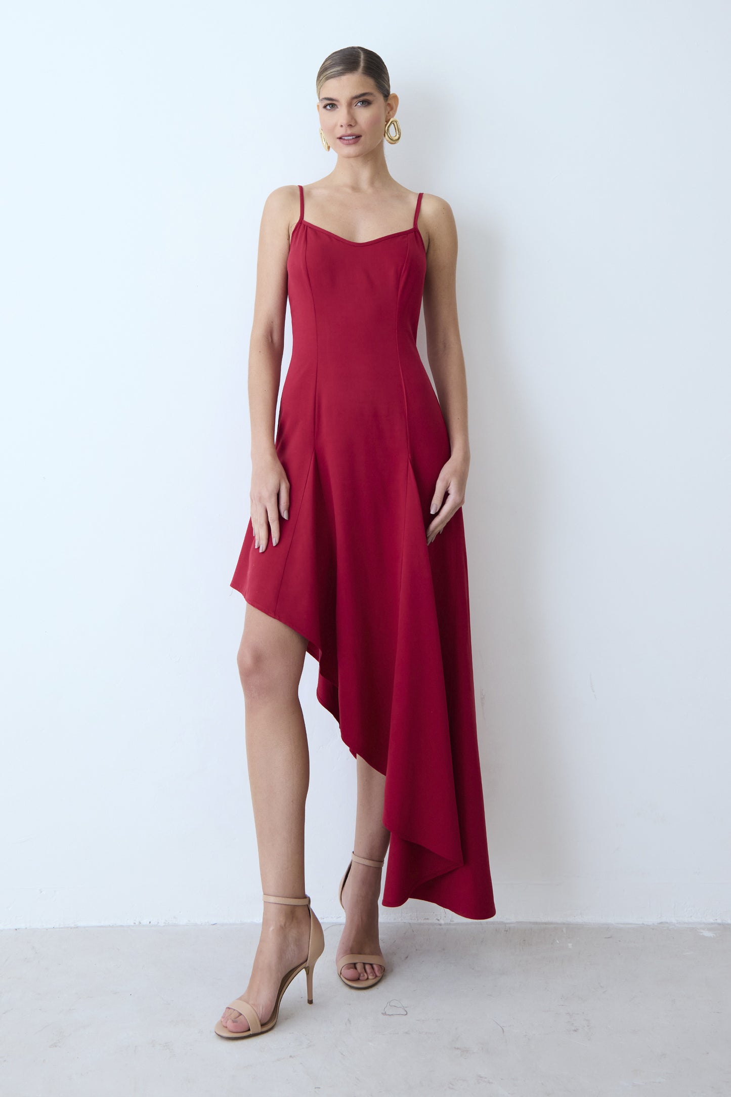 VESTIDO MIDI BARRA ASSIMETRICA E ALCA FINA VERMELHO CEREJA