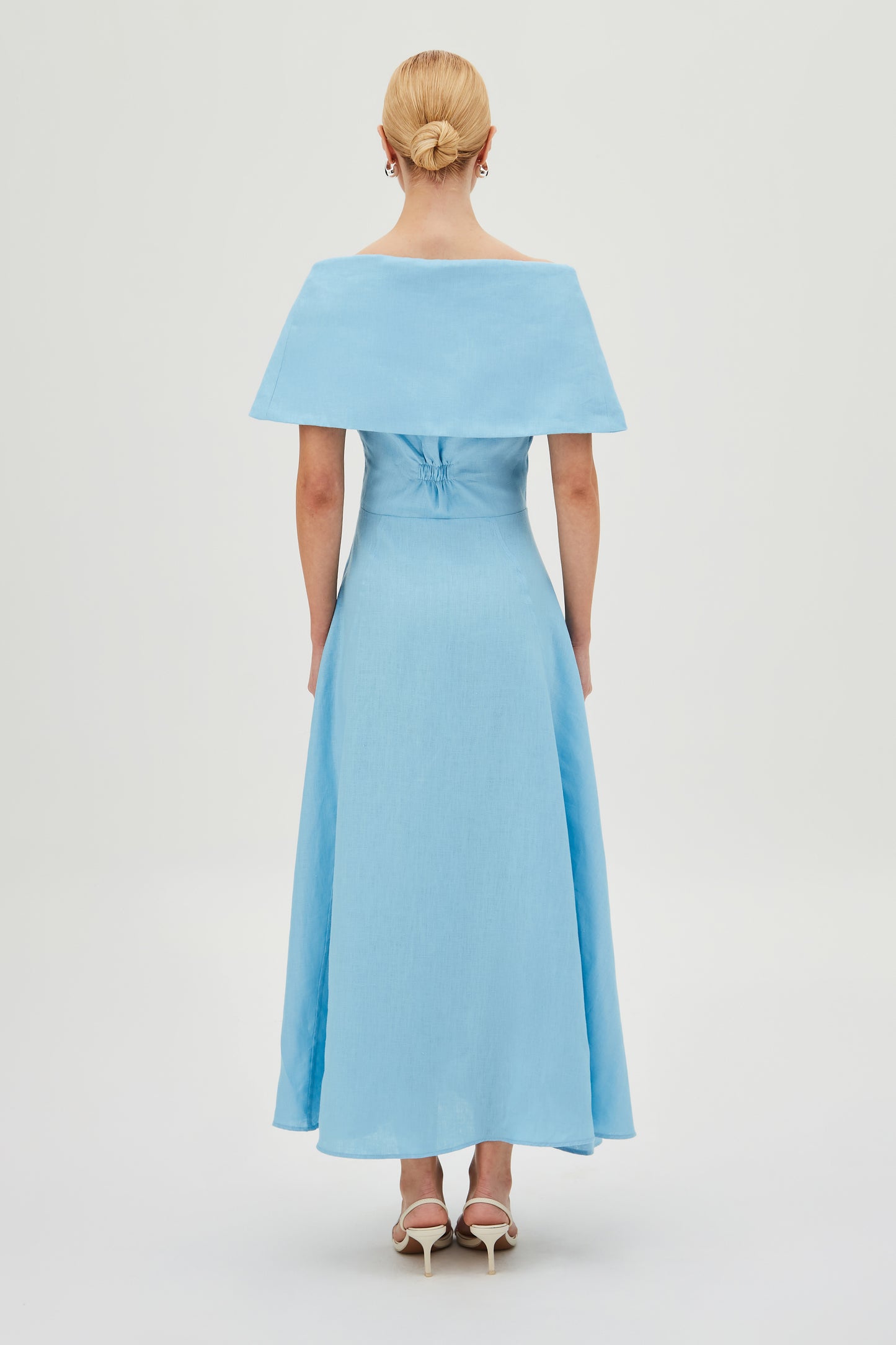 VESTIDO MIDI MAXI GOLA BOTOES VISTA E BARRA AMPLA AZUL OCEANO