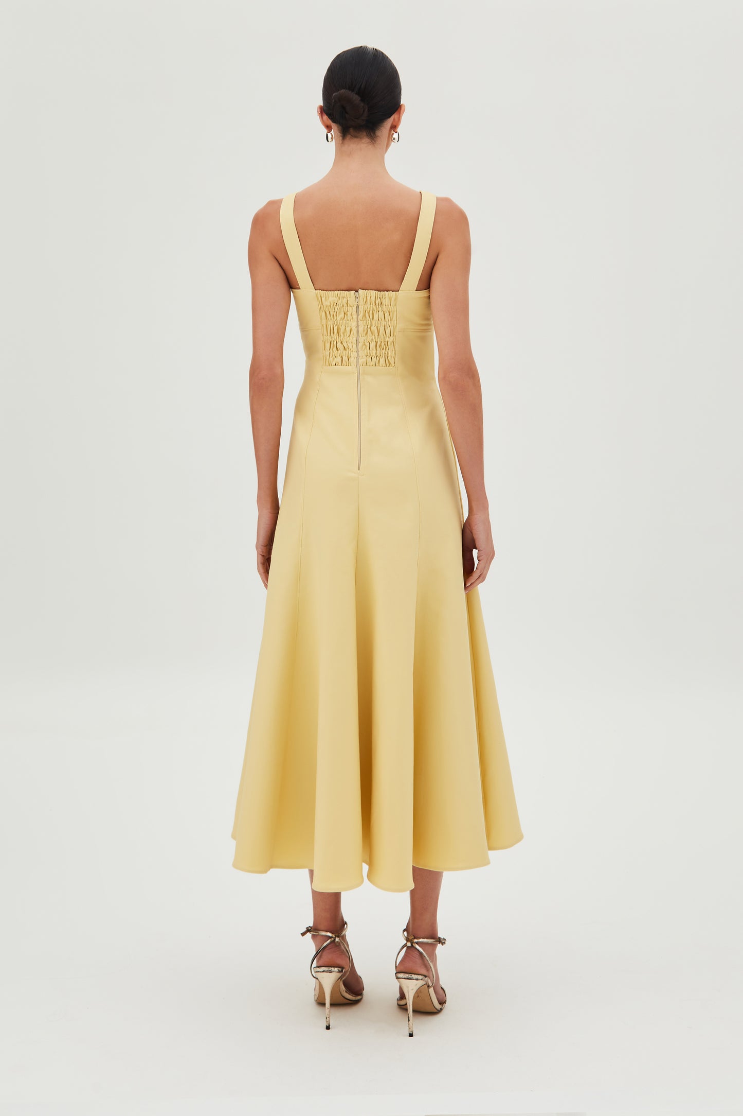 VESTIDO MIDI RECORTE BUSTO ACINTURADO ALCA LARGA AMARELO MANTEIGA