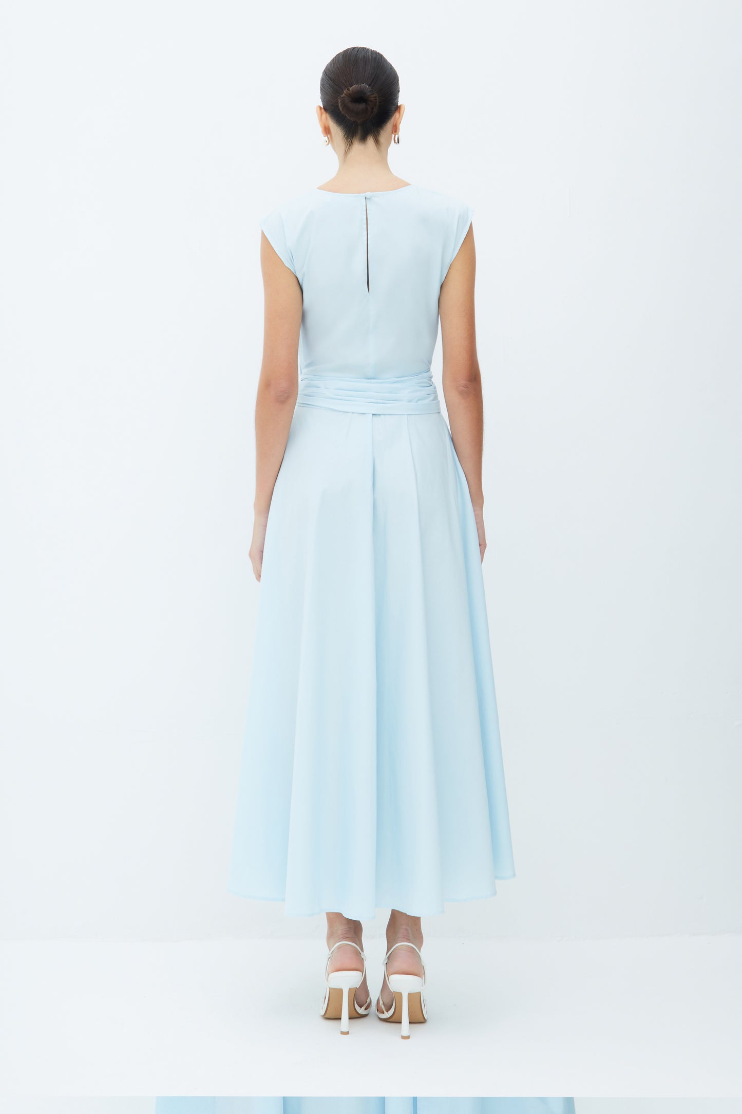 VESTIDO MIDI COM SOBREPOSICAO PARA AMARRACAO CINTURA AZUL POLAR