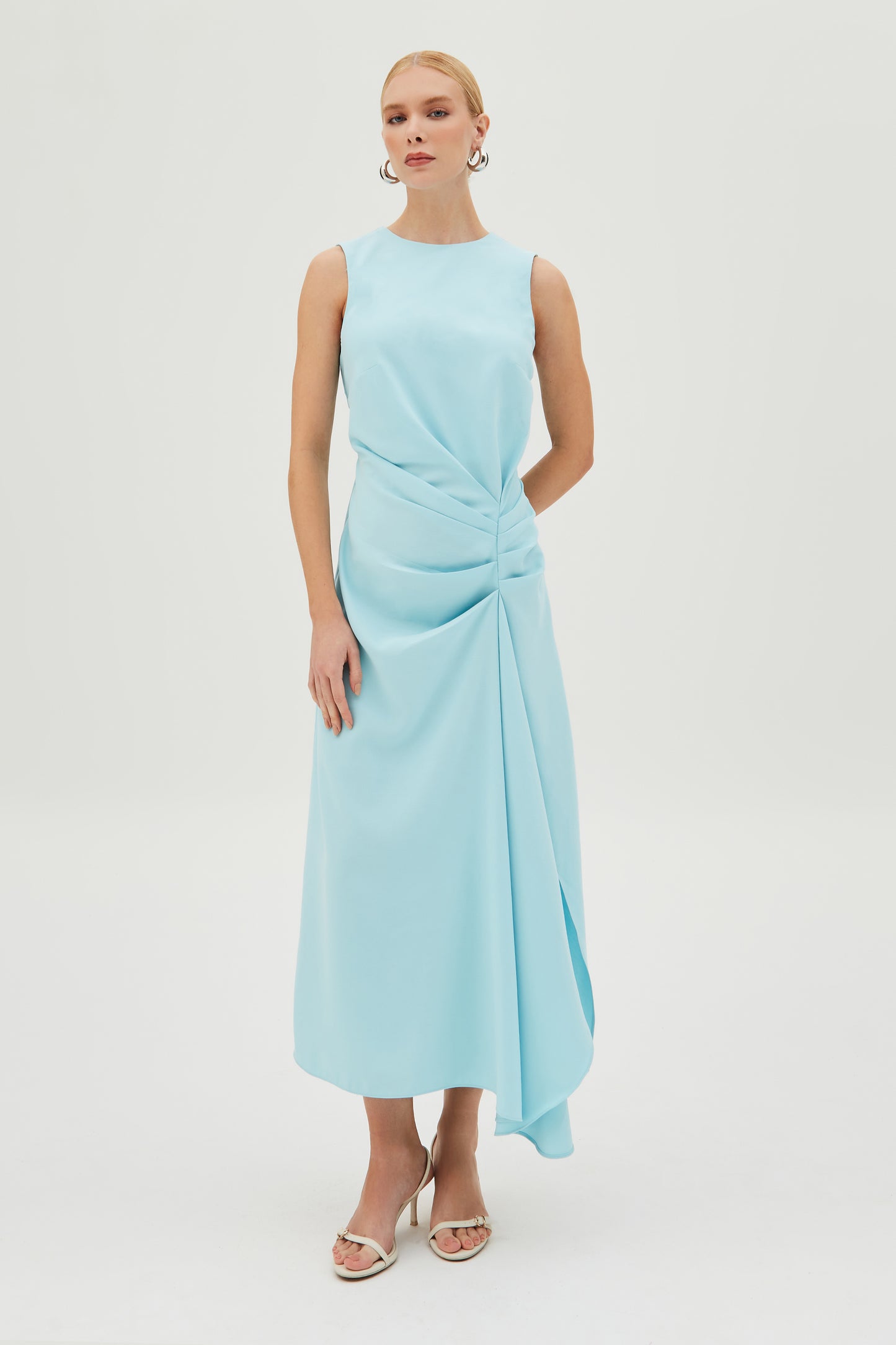 VESTIDO MIDI DRAPEADOS LATERAL E DETALHE ASSIMETRICO AZUL FRESH