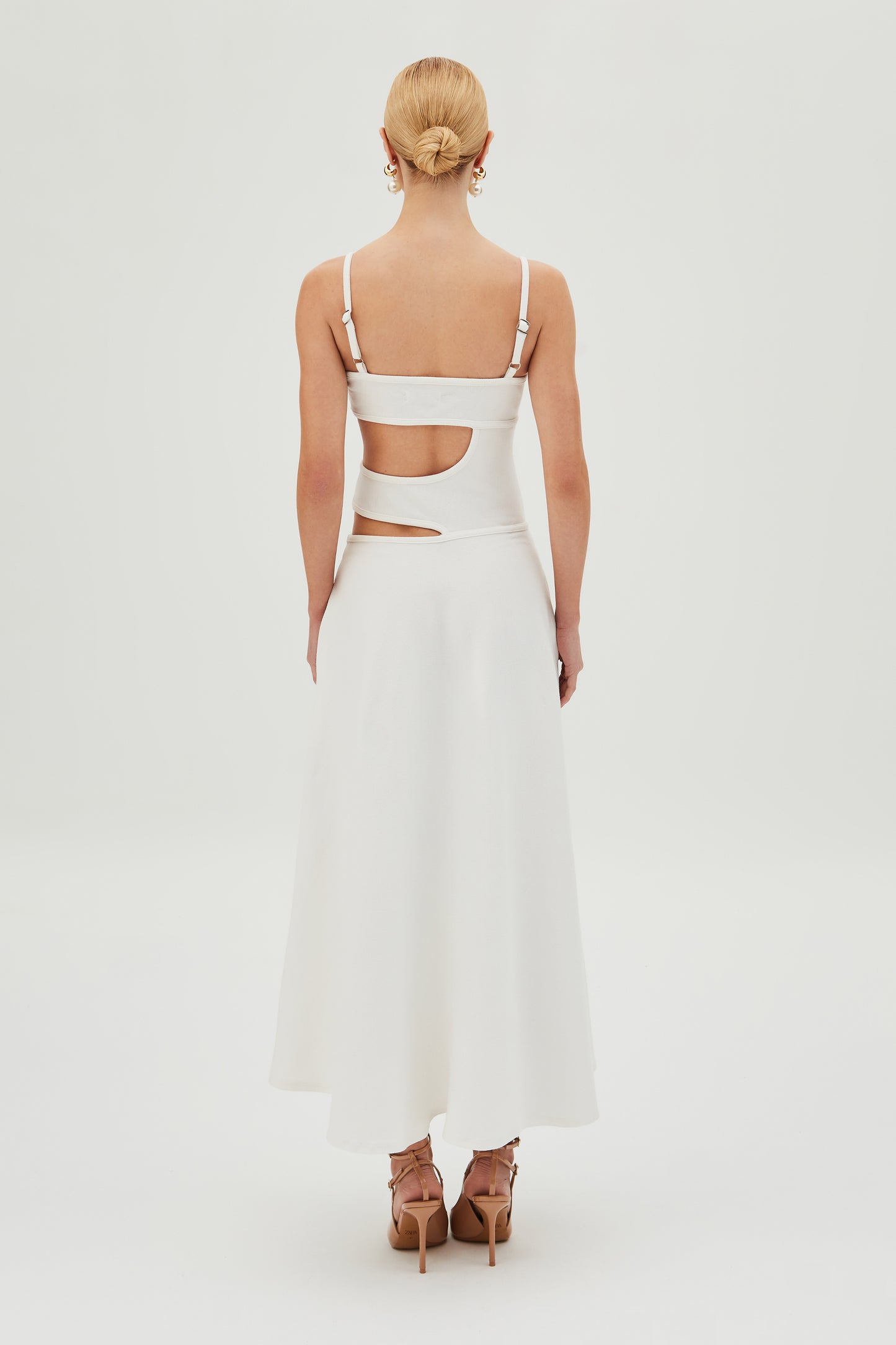 VESTIDO MIDI COM ABERTURAS LATERAIS E BARRA AMPLA OFF WHITE
