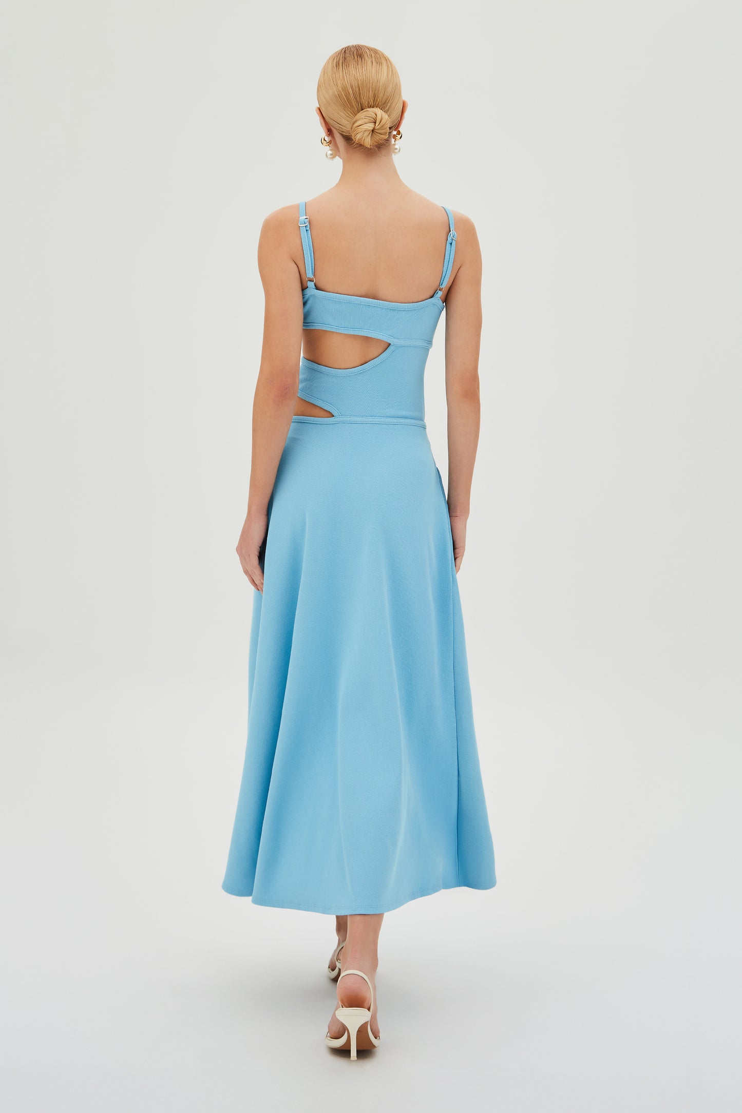 VESTIDO MIDI COM ABERTURAS LATERAIS E BARRA AMPLA AZUL OCEANO