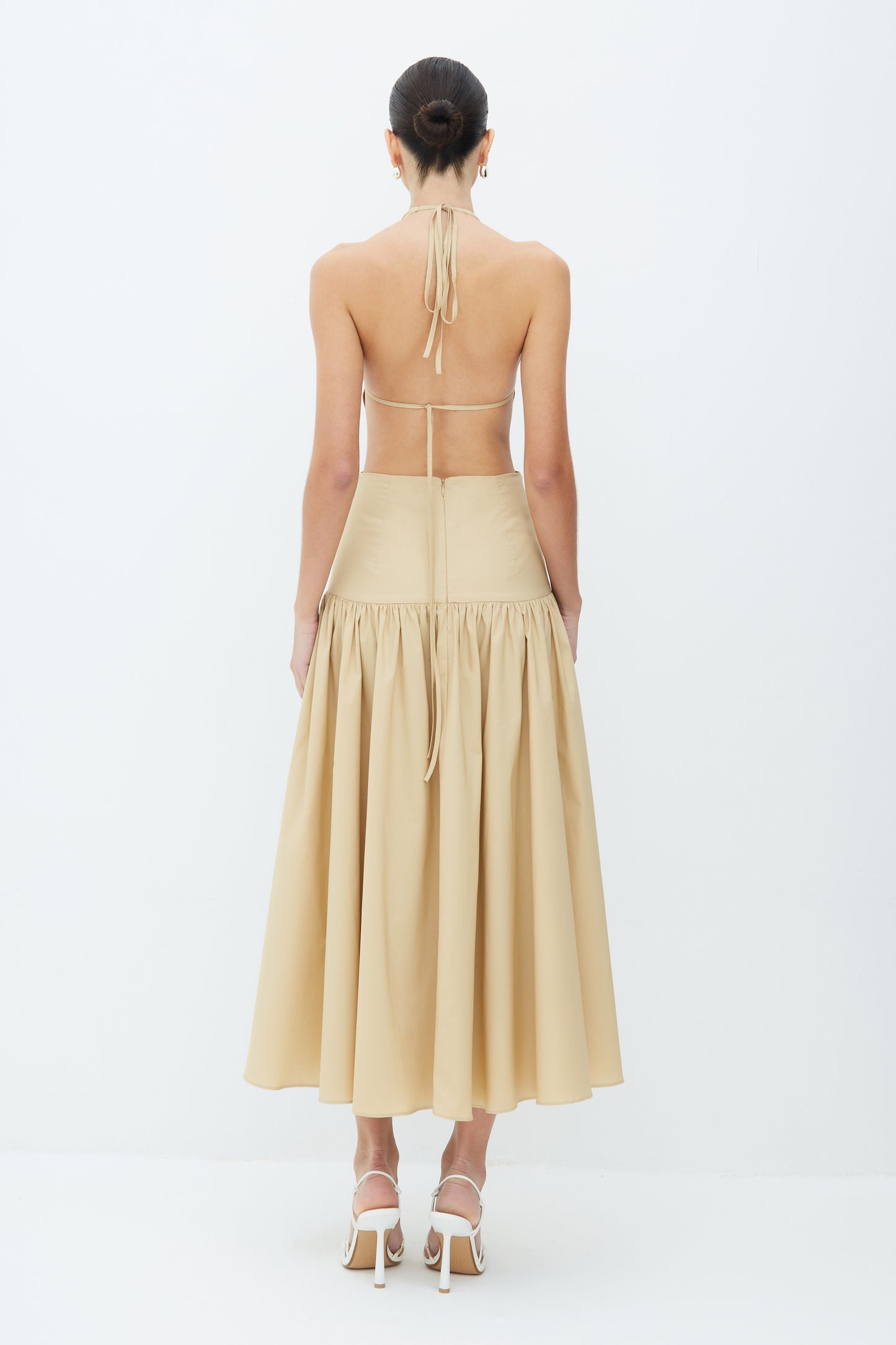 VESTIDO MIDI FRENTE UNICA TORCAO FRONTAL E AMARRACAO BEGE MEL