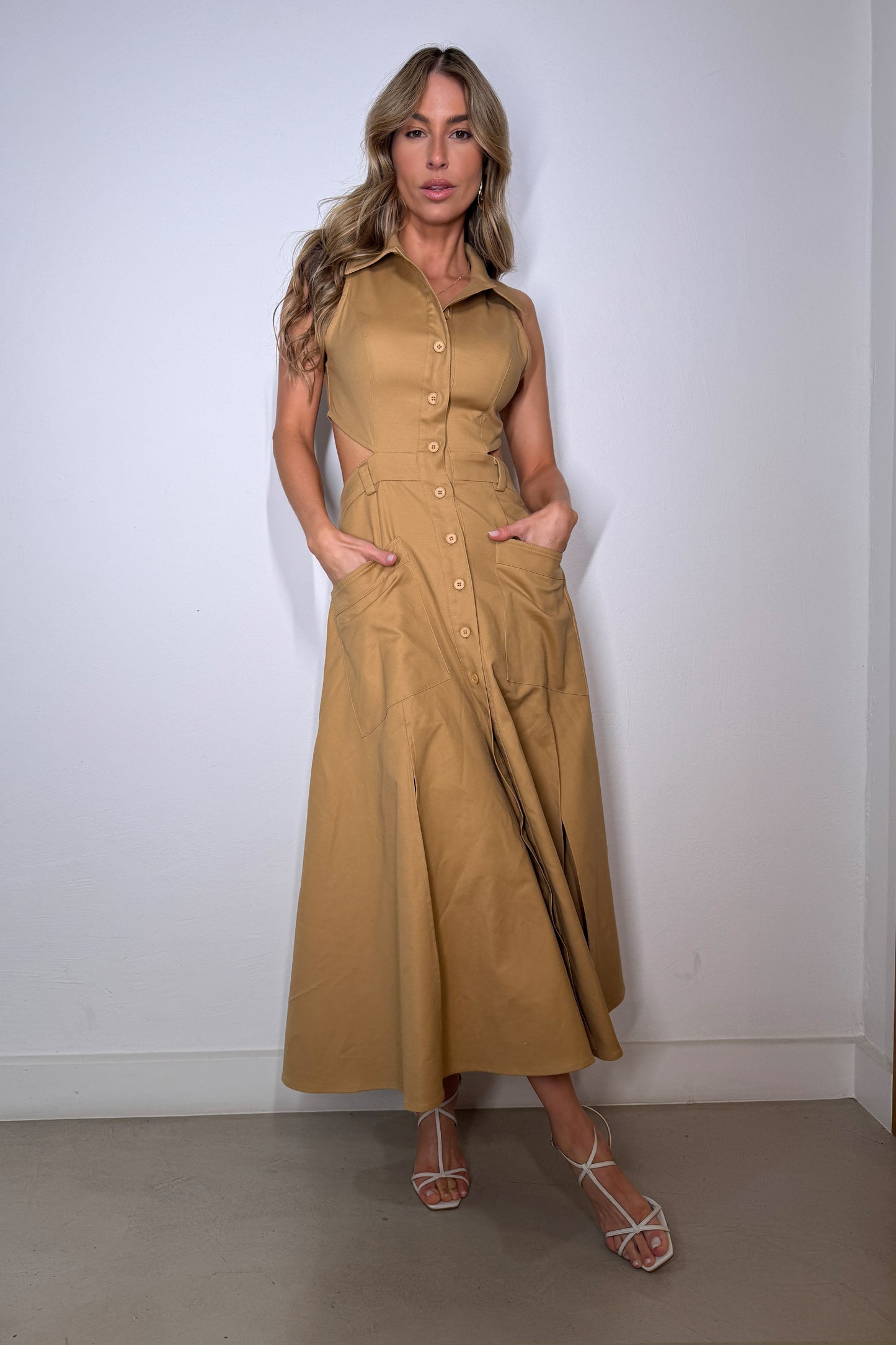 VESTIDO MIDI BOTOES FRONTAL ABERTURA COSTAS E GOLA KAKI