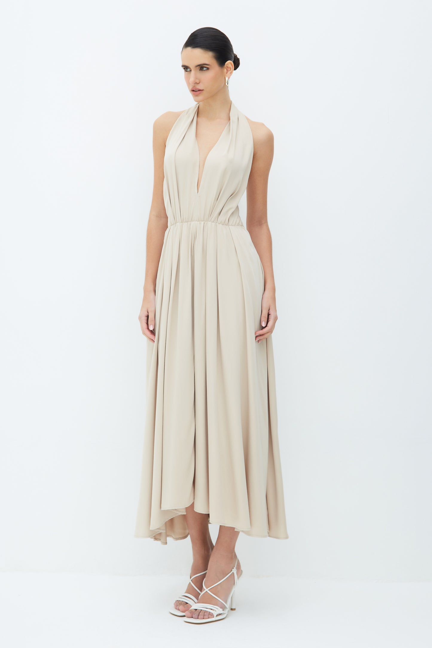 VESTIDO LONGO FRENTE UNICA COM AMARRACAO COSTAS AREIA