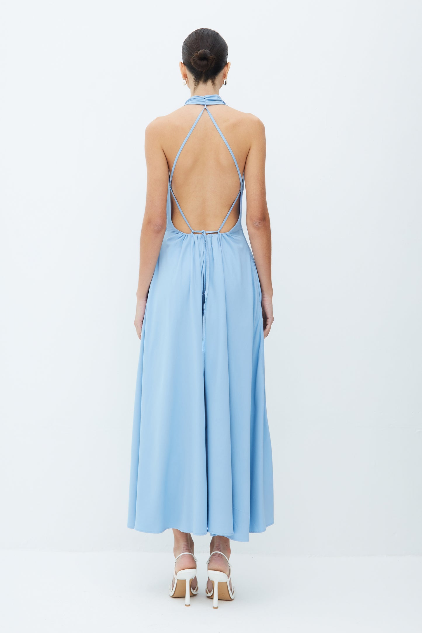 VESTIDO LONGO FRENTE UNICA COM AMARRACAO COSTAS AZUL BEBE
