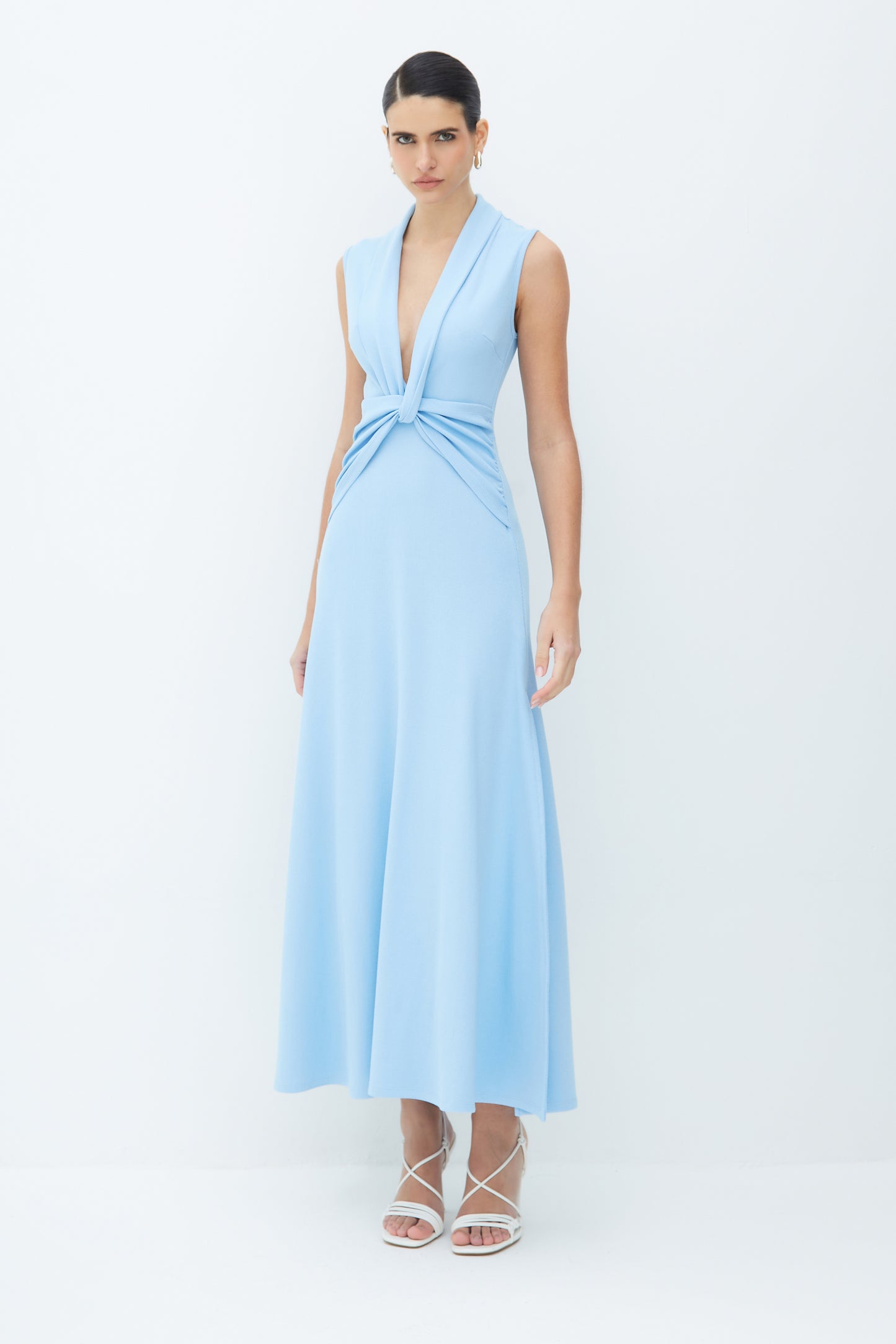 VESTIDO MIDI DECOTE V COM DETALHE SOBREPOSTO CINTURA AZUL BEBE