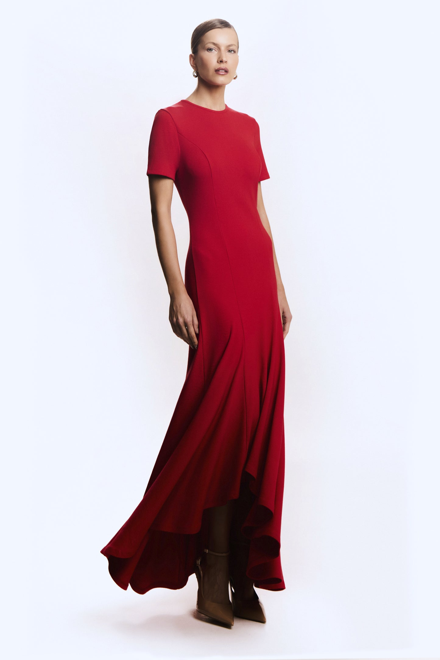 VESTIDO MIDI BARRA AMPLA ASSIMETRICA E RECORTES VERMELHO
