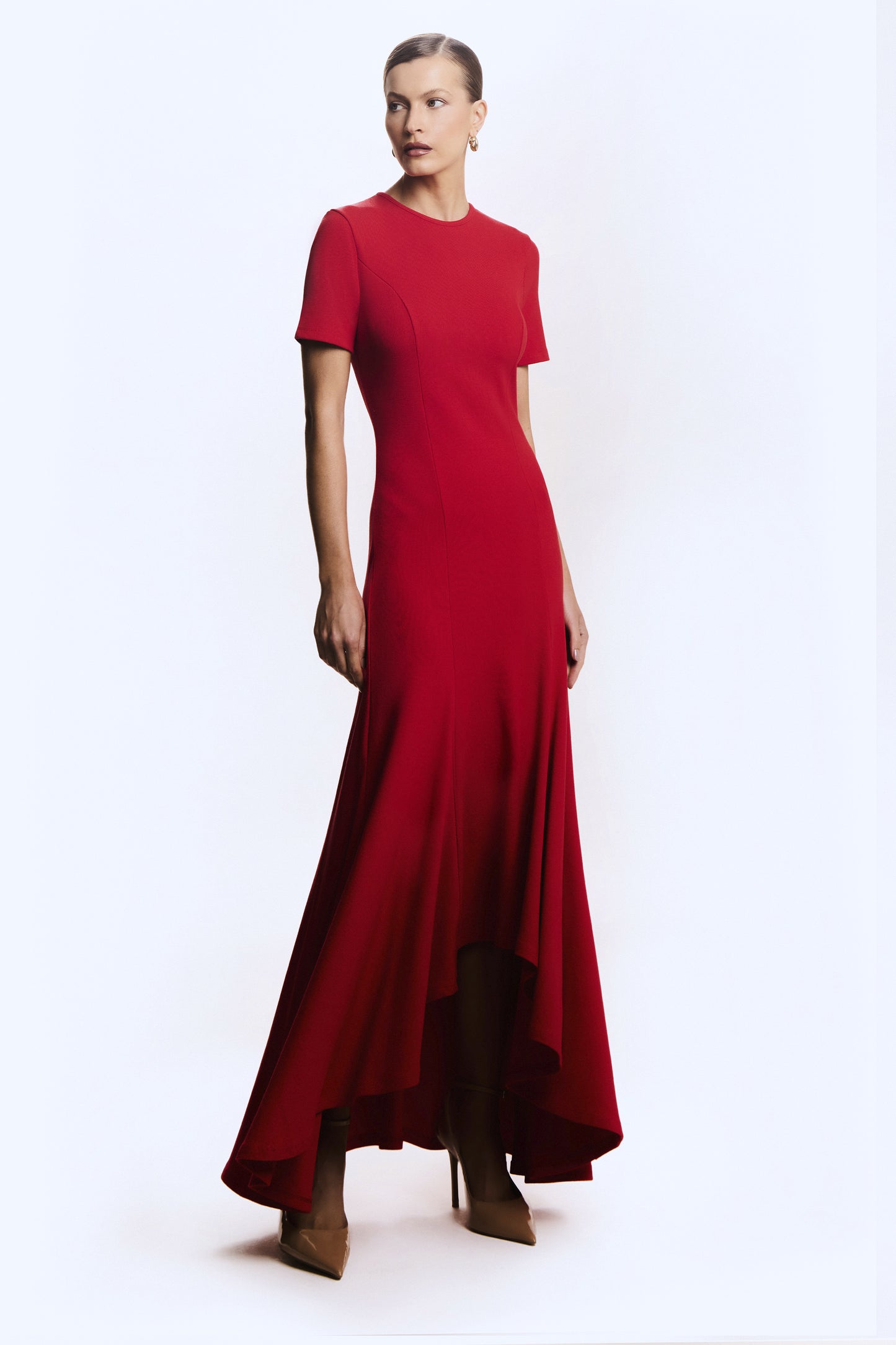 VESTIDO MIDI BARRA AMPLA ASSIMETRICA E RECORTES VERMELHO