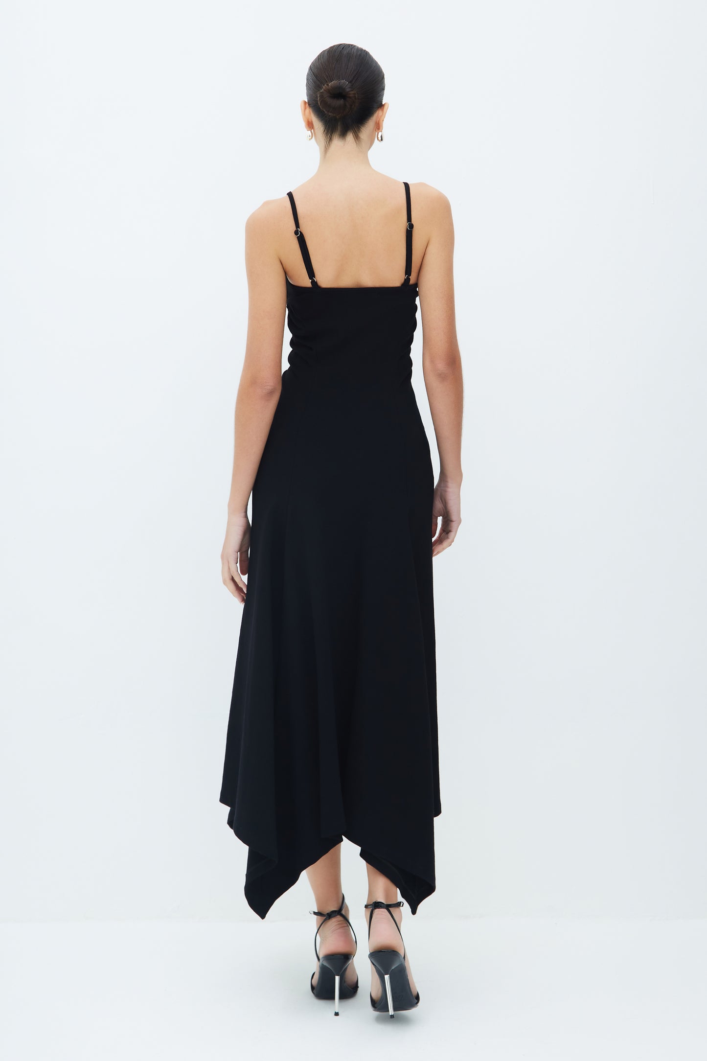 VESTIDO MIDI FRANZIDOS  LATERAIS E BARRA ASSIMETRICA PRETO